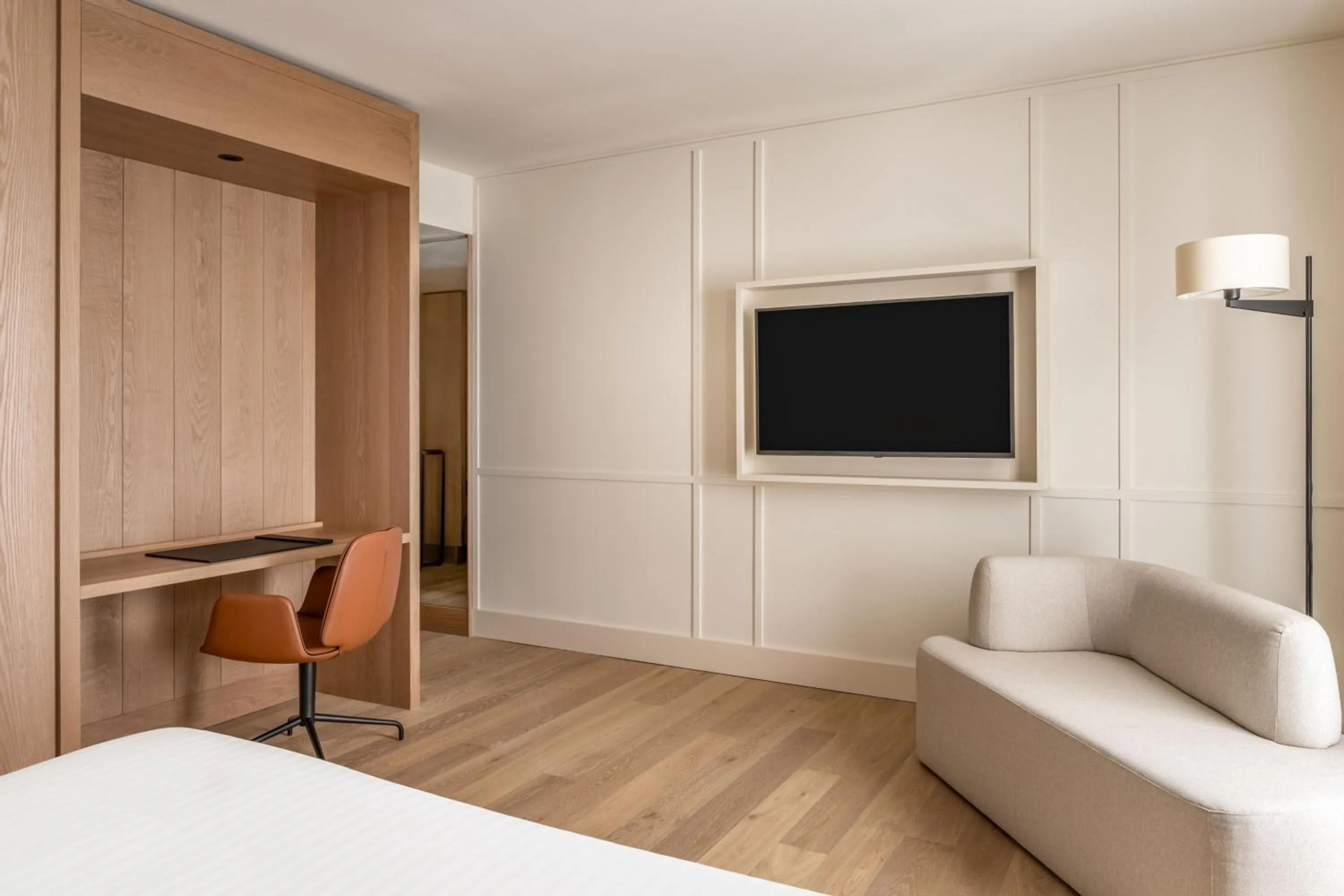 Photo of the whole room, Bed in Munich Marriott Hotel City West