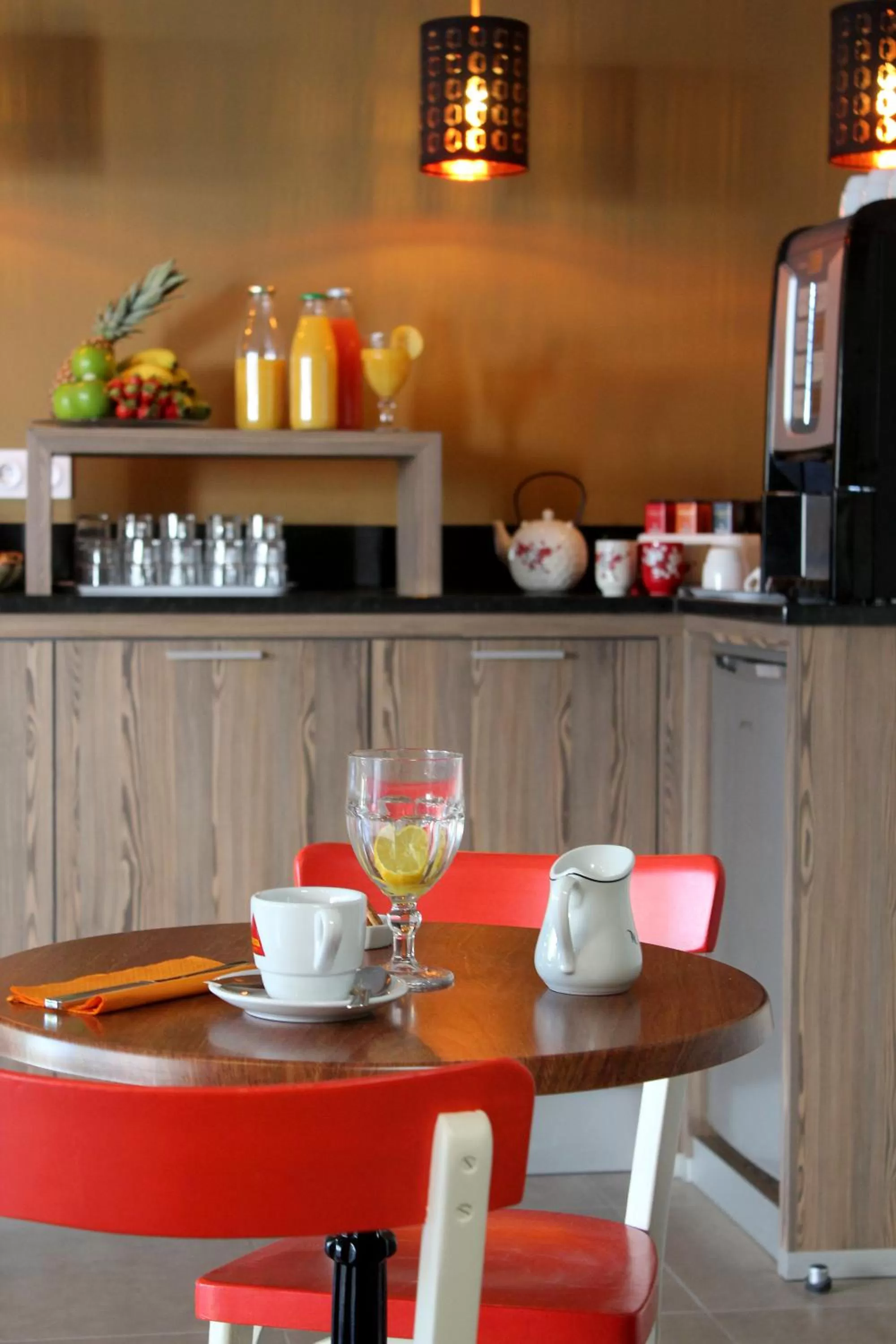 Continental breakfast in Hôtel Le Printemps