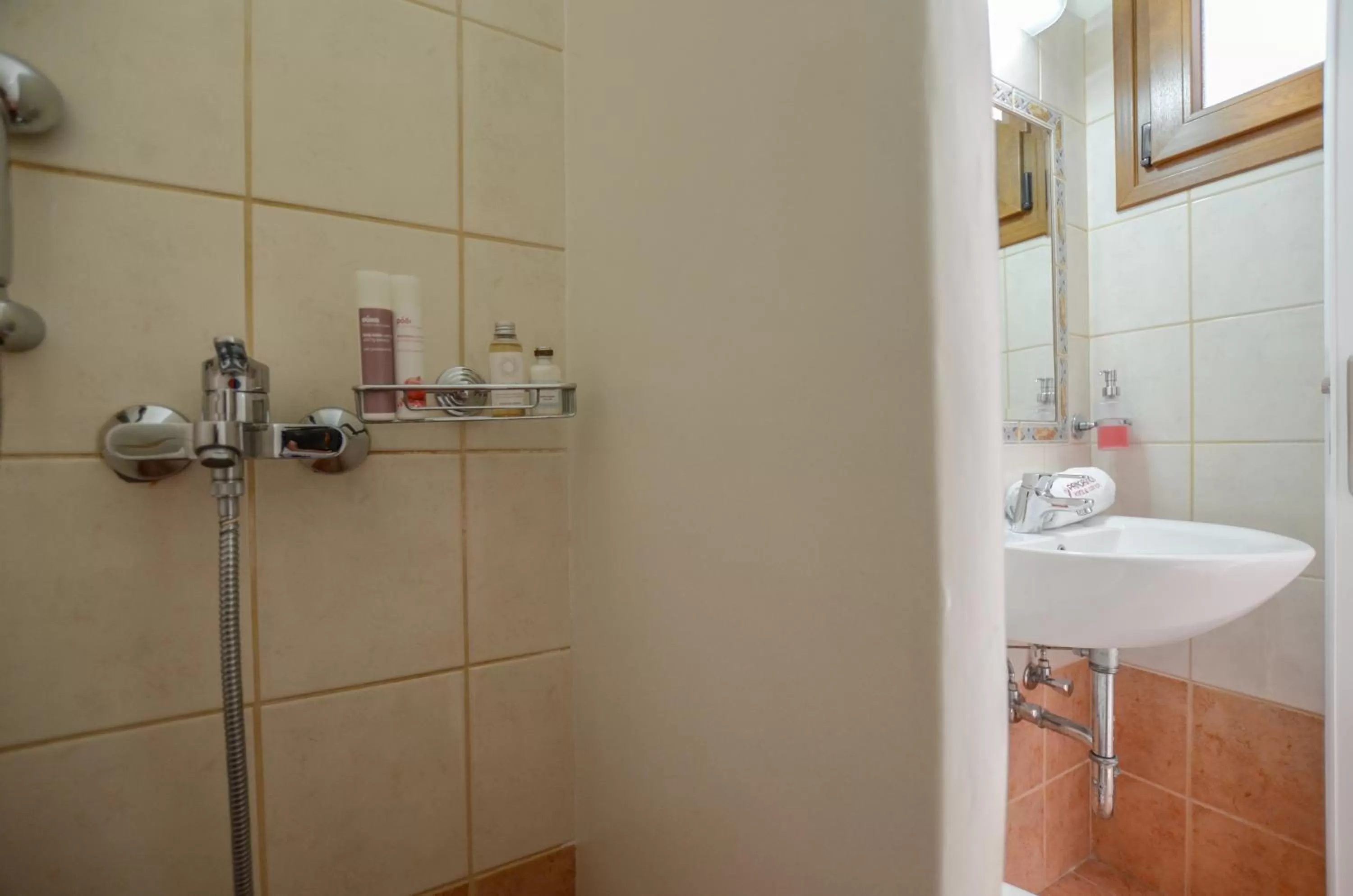 Bathroom in Panormos Hotel and Studios