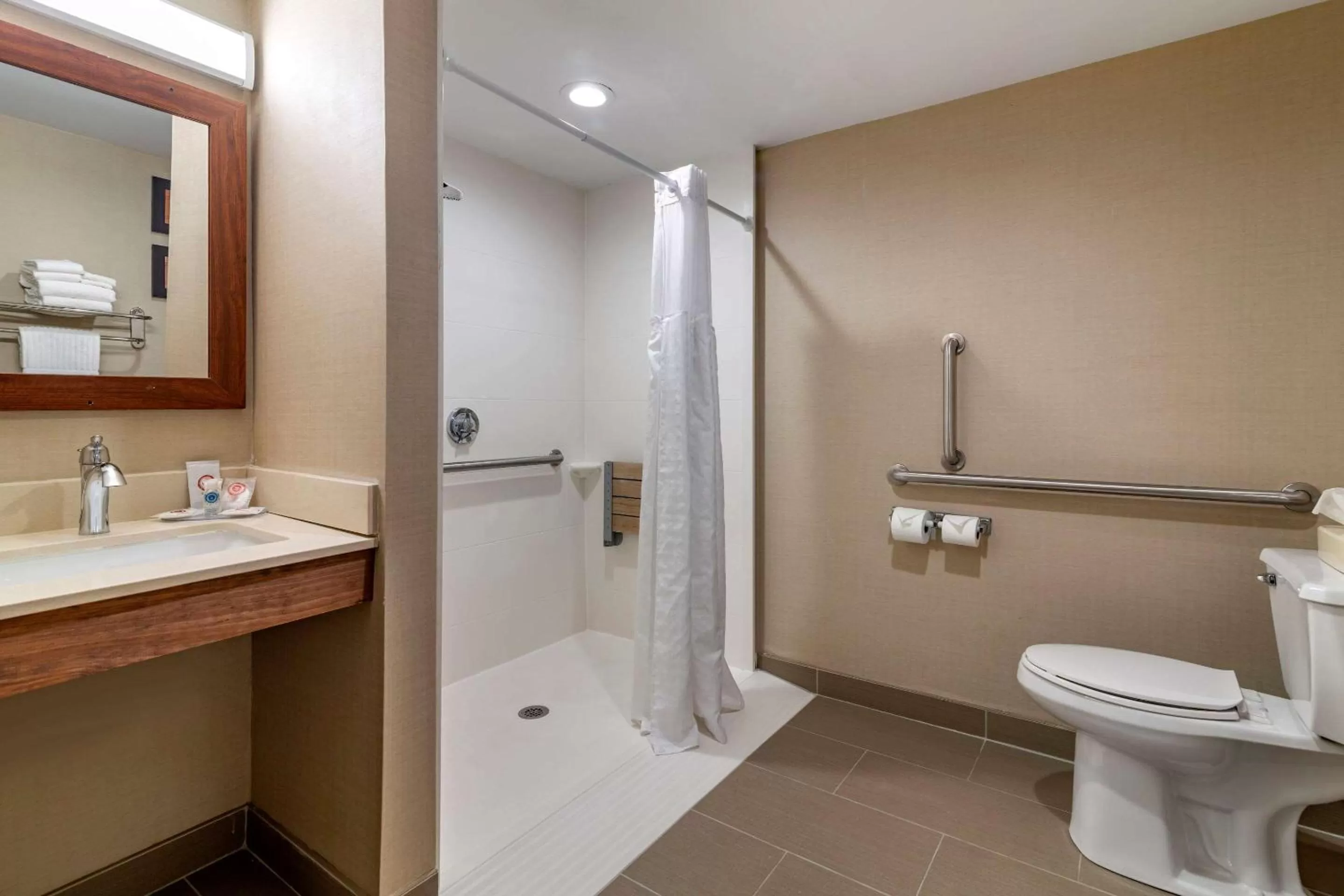 Double Room with Two Double Beds - Accessible/Non-Smoking in Comfort Inn Airport Manchester