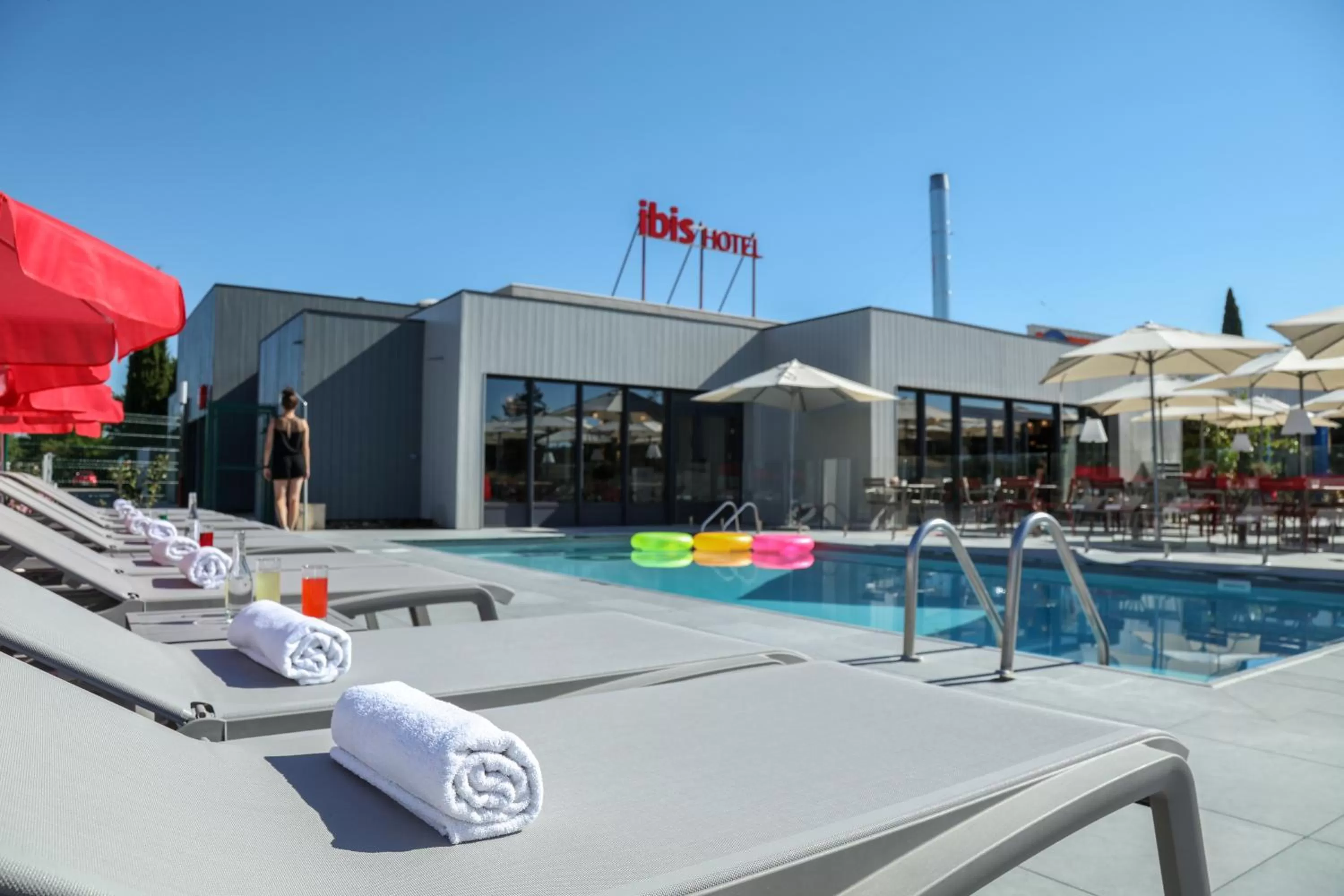 Swimming pool in ibis Orange Centre Echangeur A7 A9