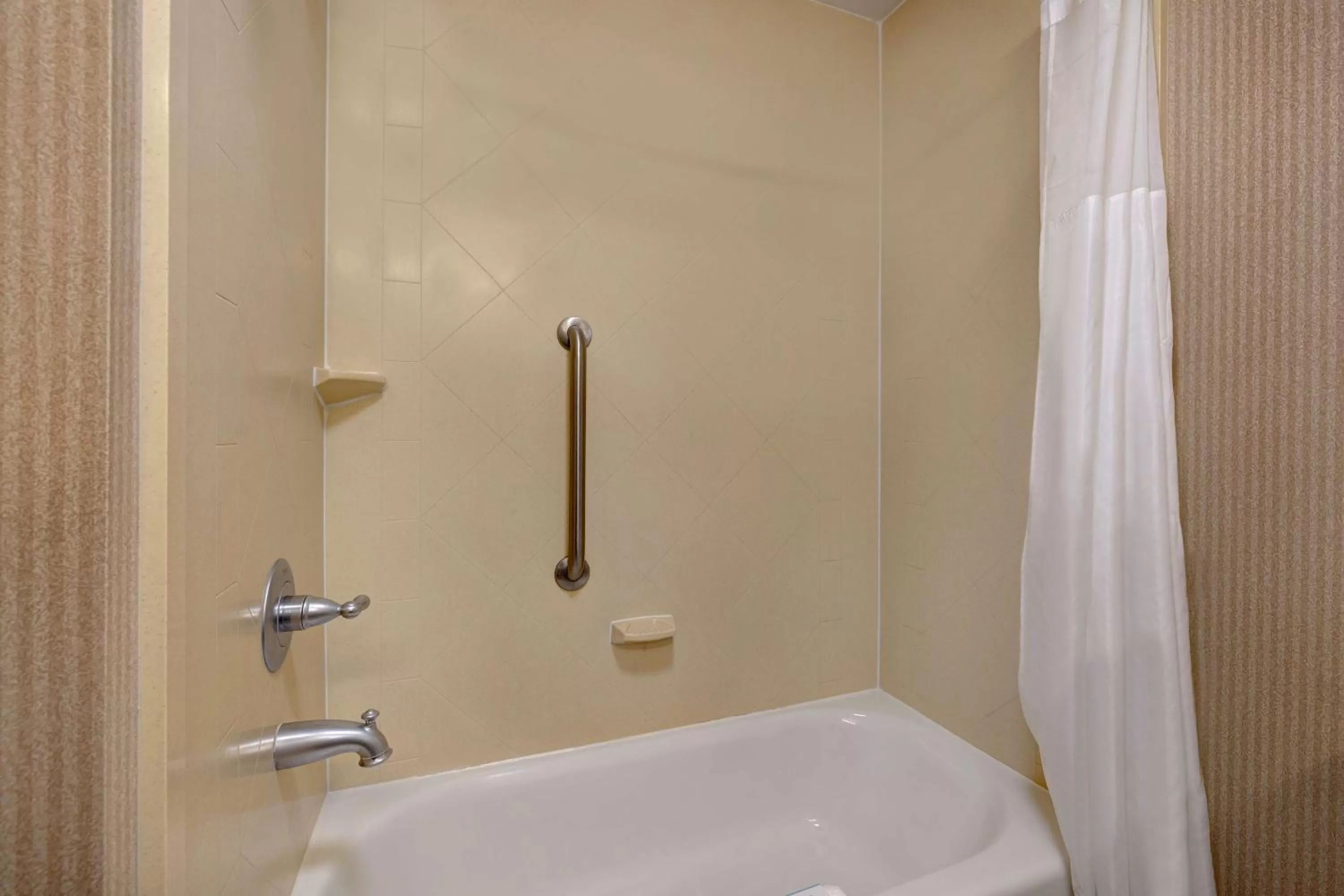 Bathroom in Hampton Inn Victoria