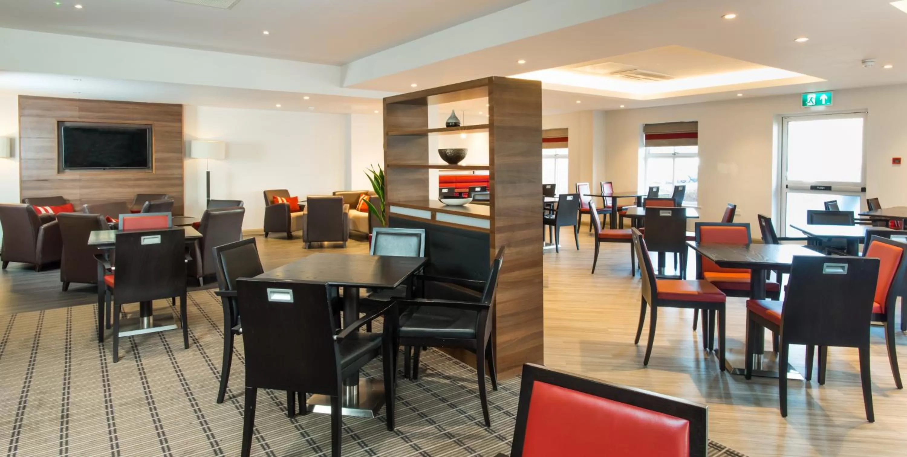Restaurant/places to eat in Holiday Inn Express Bristol Filton by IHG