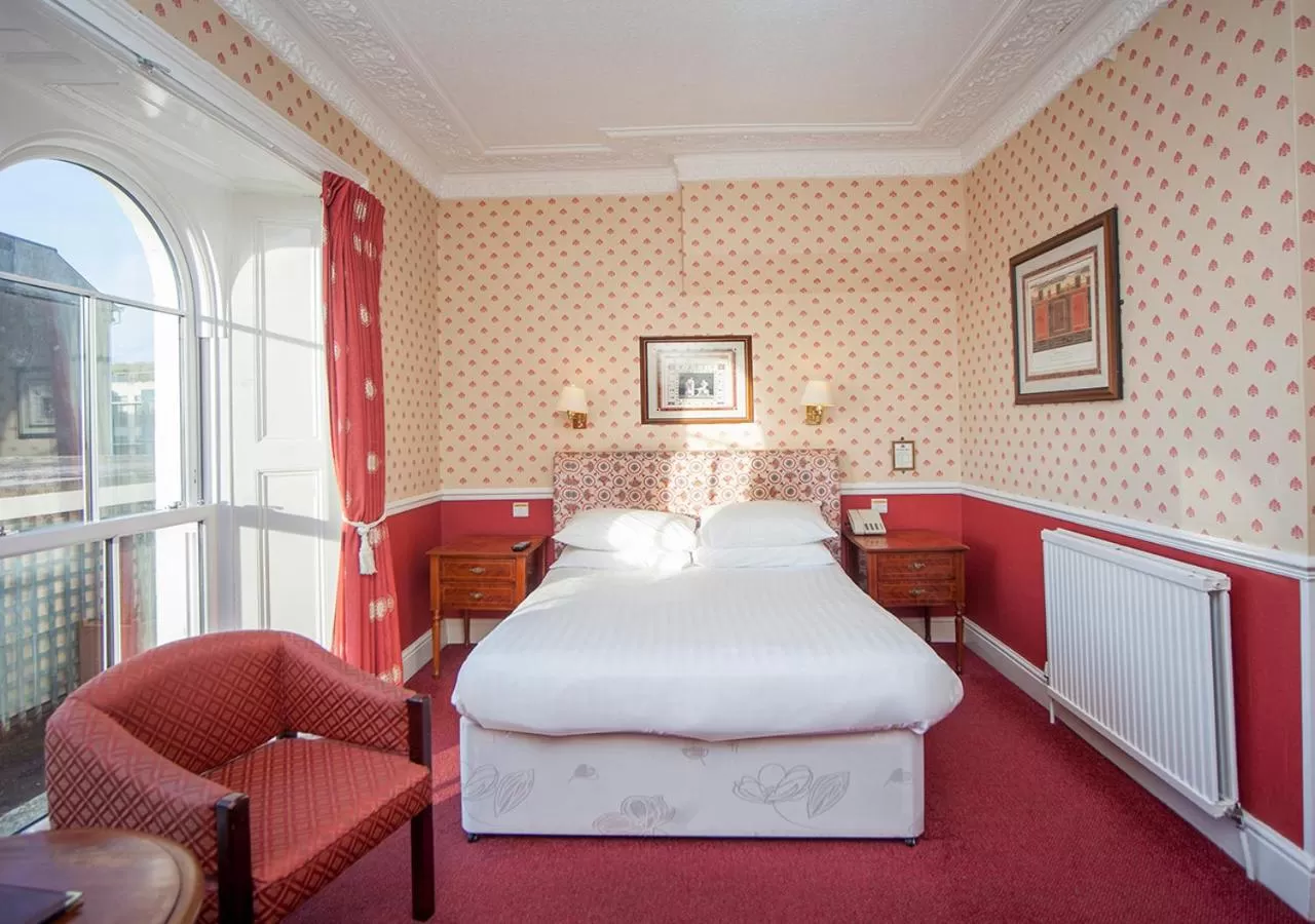 Bedroom, Bed in The Royal Hotel