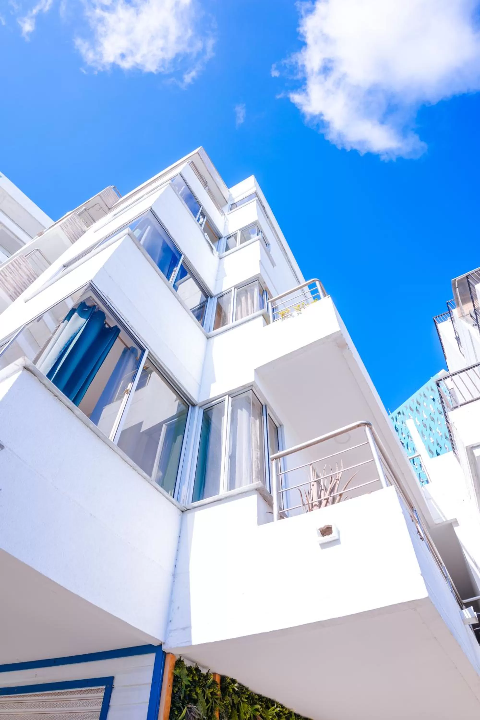 Property building in ZOJO MARiNA BAY