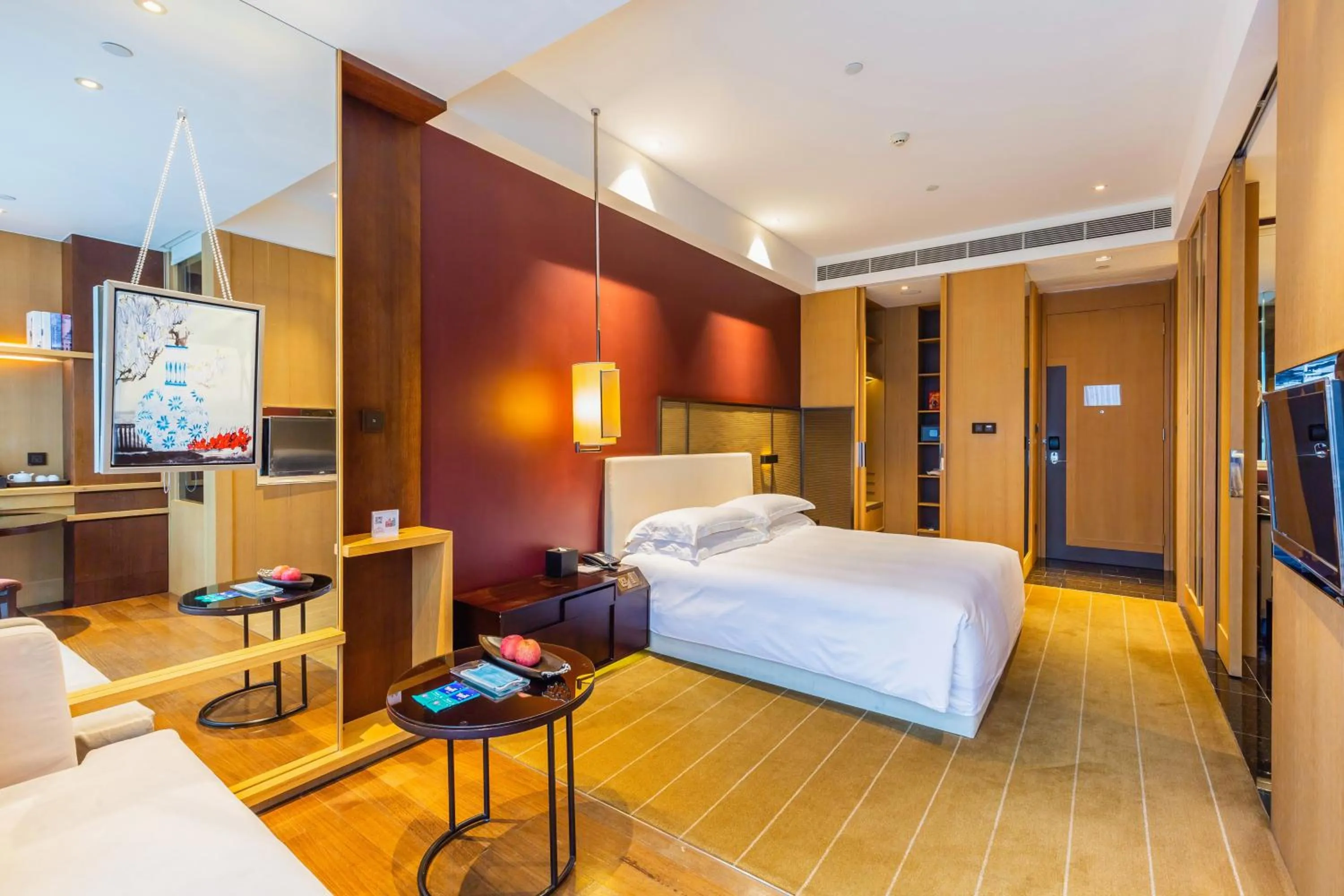 Photo of the whole room, Bed in Hotel Kapok Shenzhen Bay