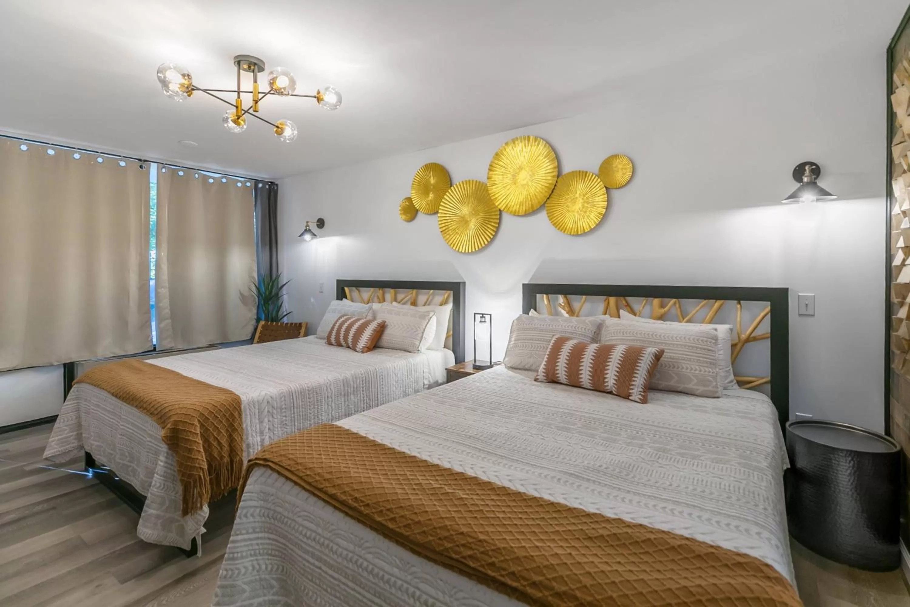 Bed in Candlewick Inn and Suites