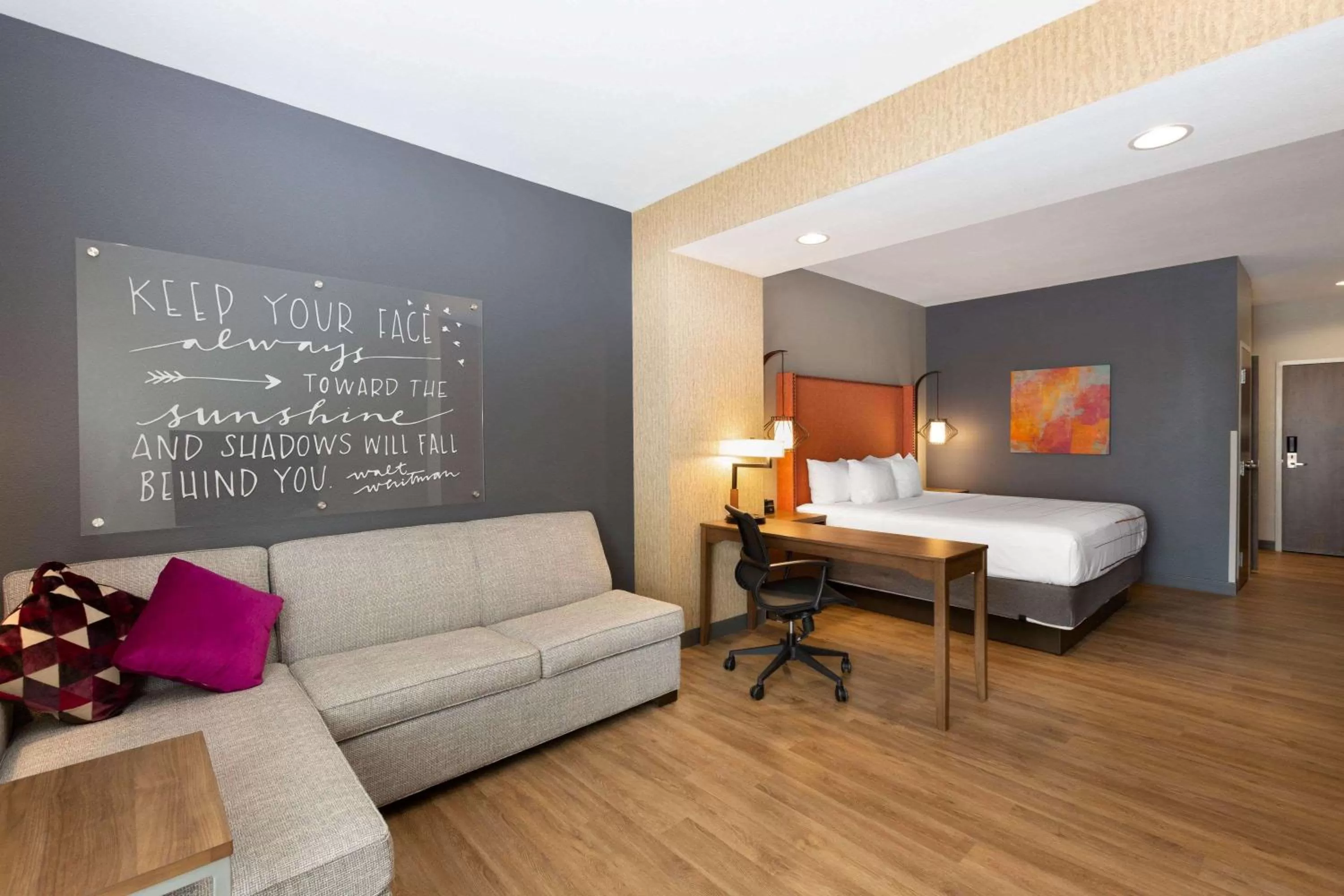 Photo of the whole room, Bed in La Quinta by Wyndham Altoona Des Moines