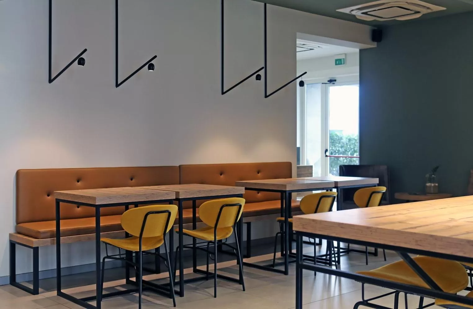 Restaurant/places to eat in Meg Lifestyle Hotel & Apartaments