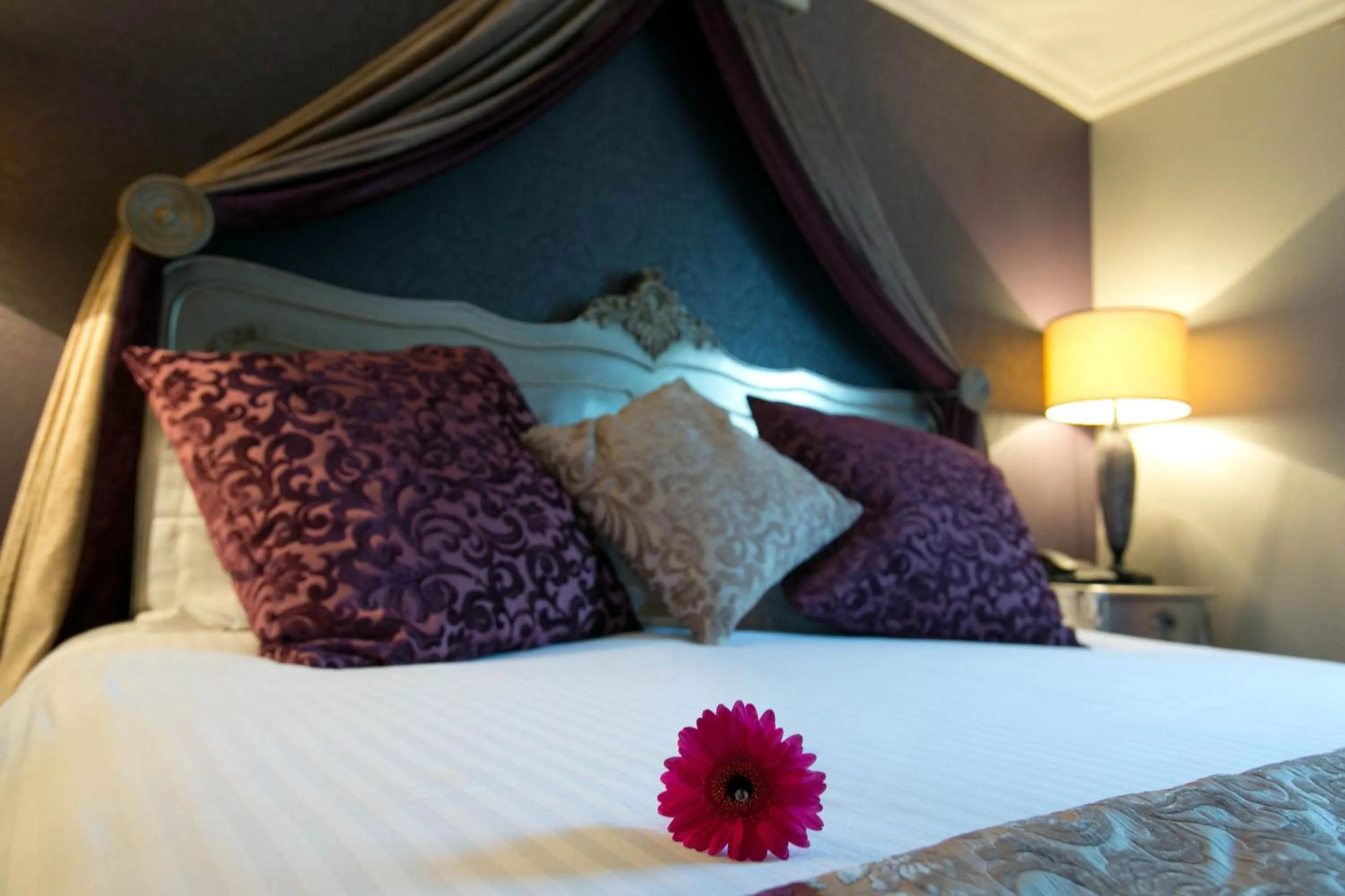 Bed in Greenvale Hotel