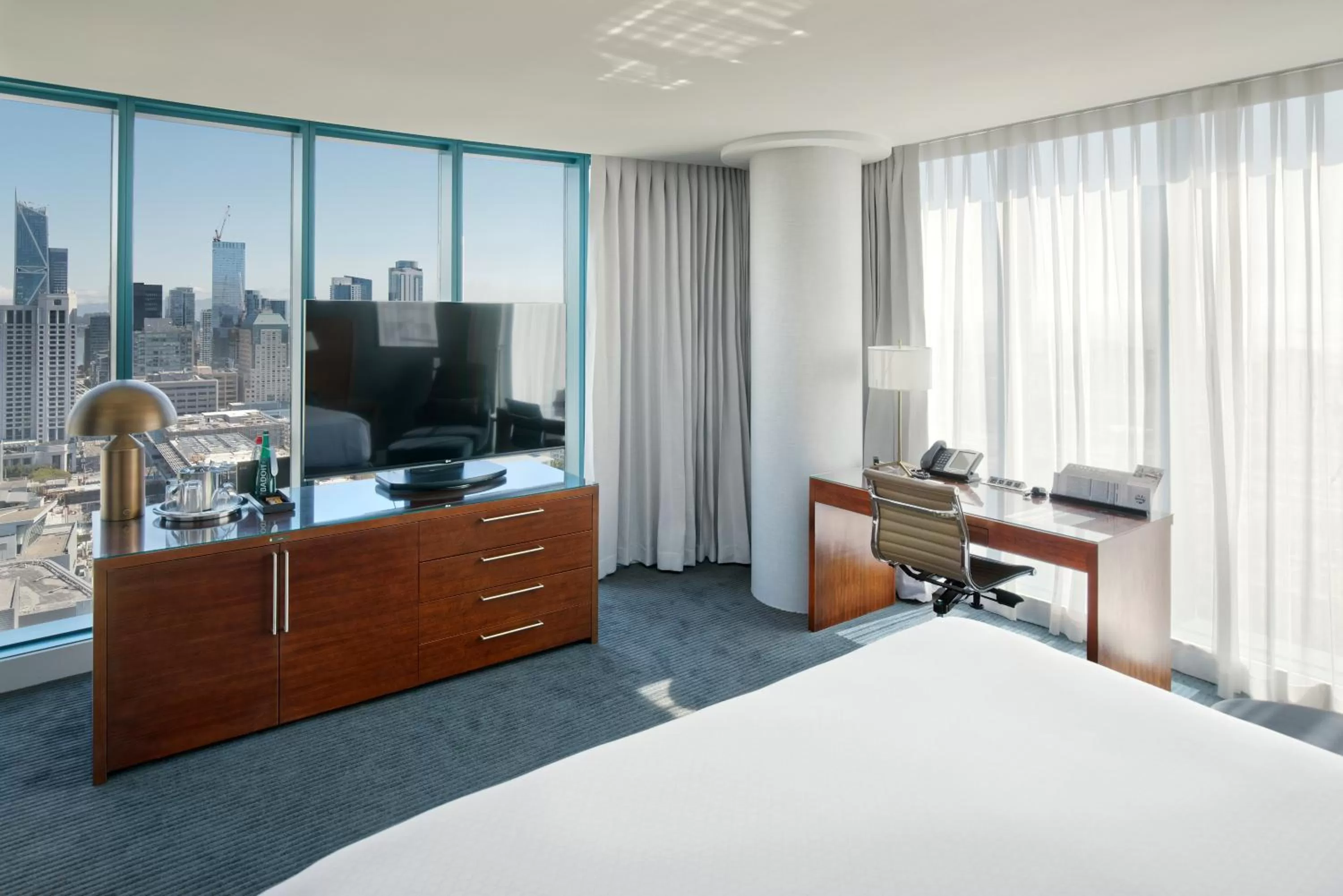 Photo of the whole room, Bed in InterContinental San Francisco by IHG
