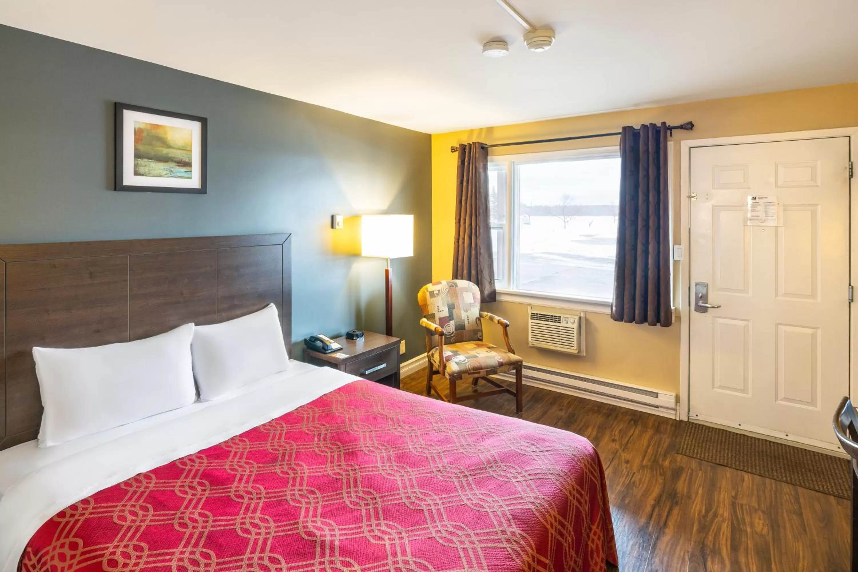 Bedroom in Econo Lodge Miramichi