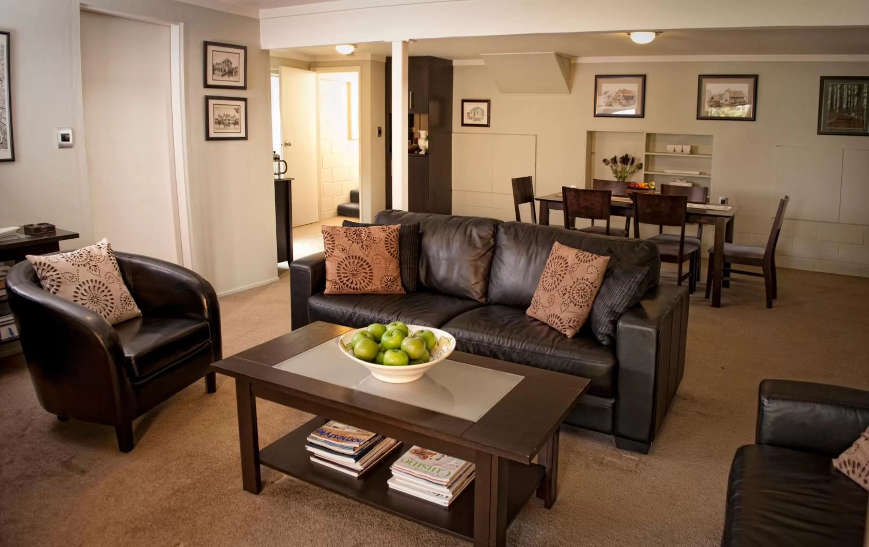 Communal lounge/ TV room in B&B@The Redwoods