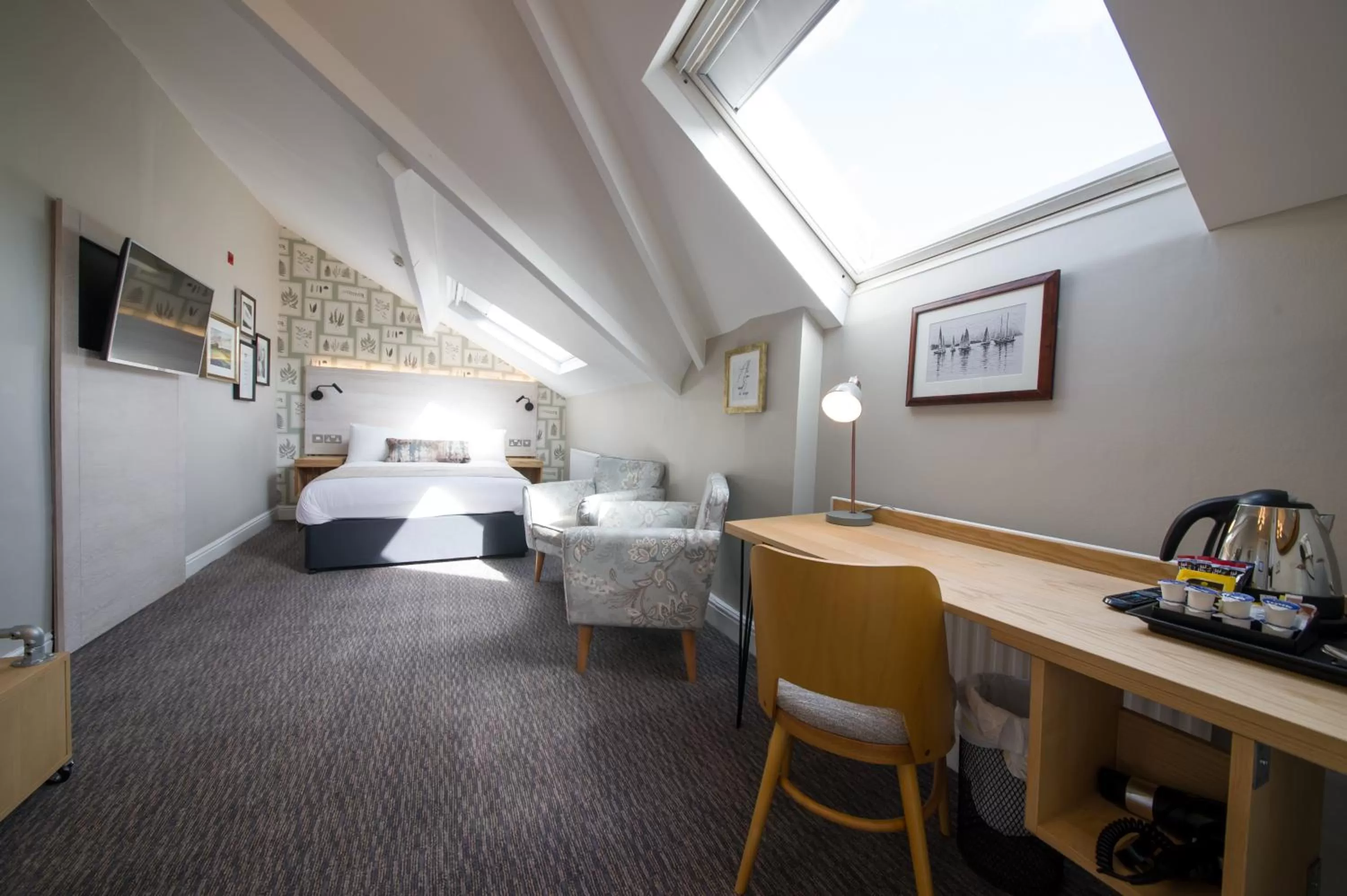 Bed, Kitchen/Kitchenette in The Cow & Calf by Innkeeper's Collection