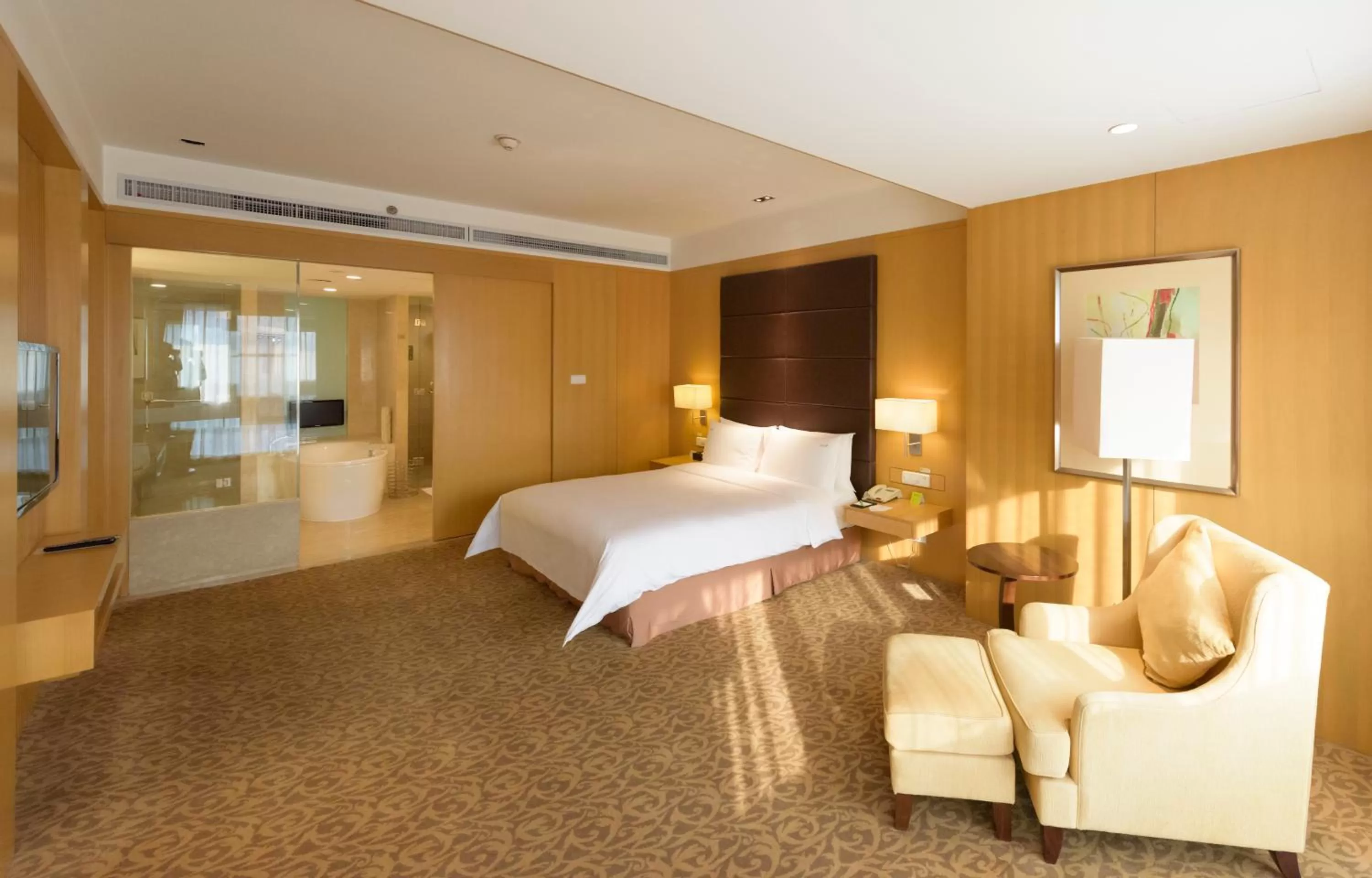 Bedroom, Bed in Holiday Inn Shijiazhuang Central by IHG