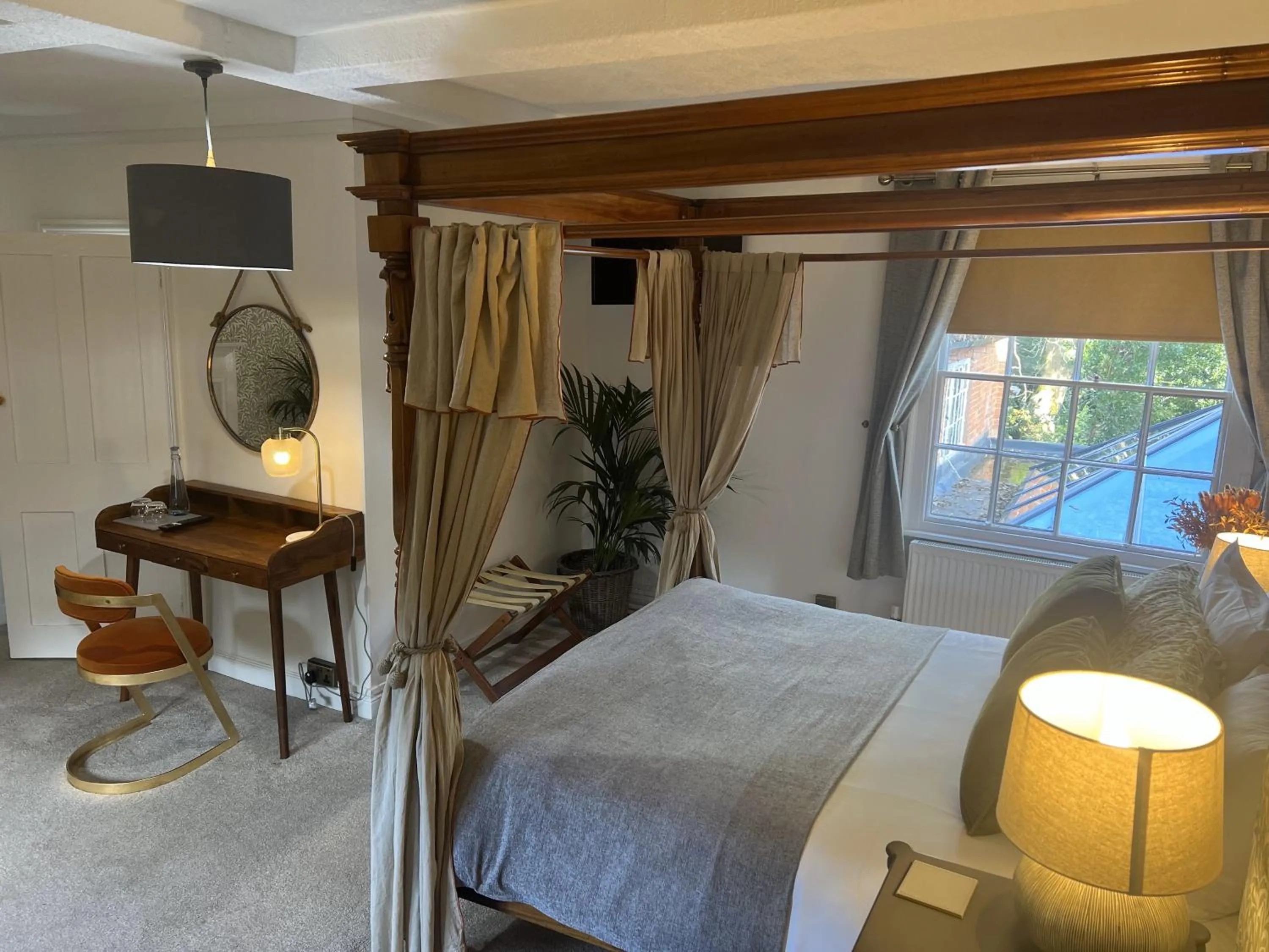 Bed in Old Rectory House, Redditch