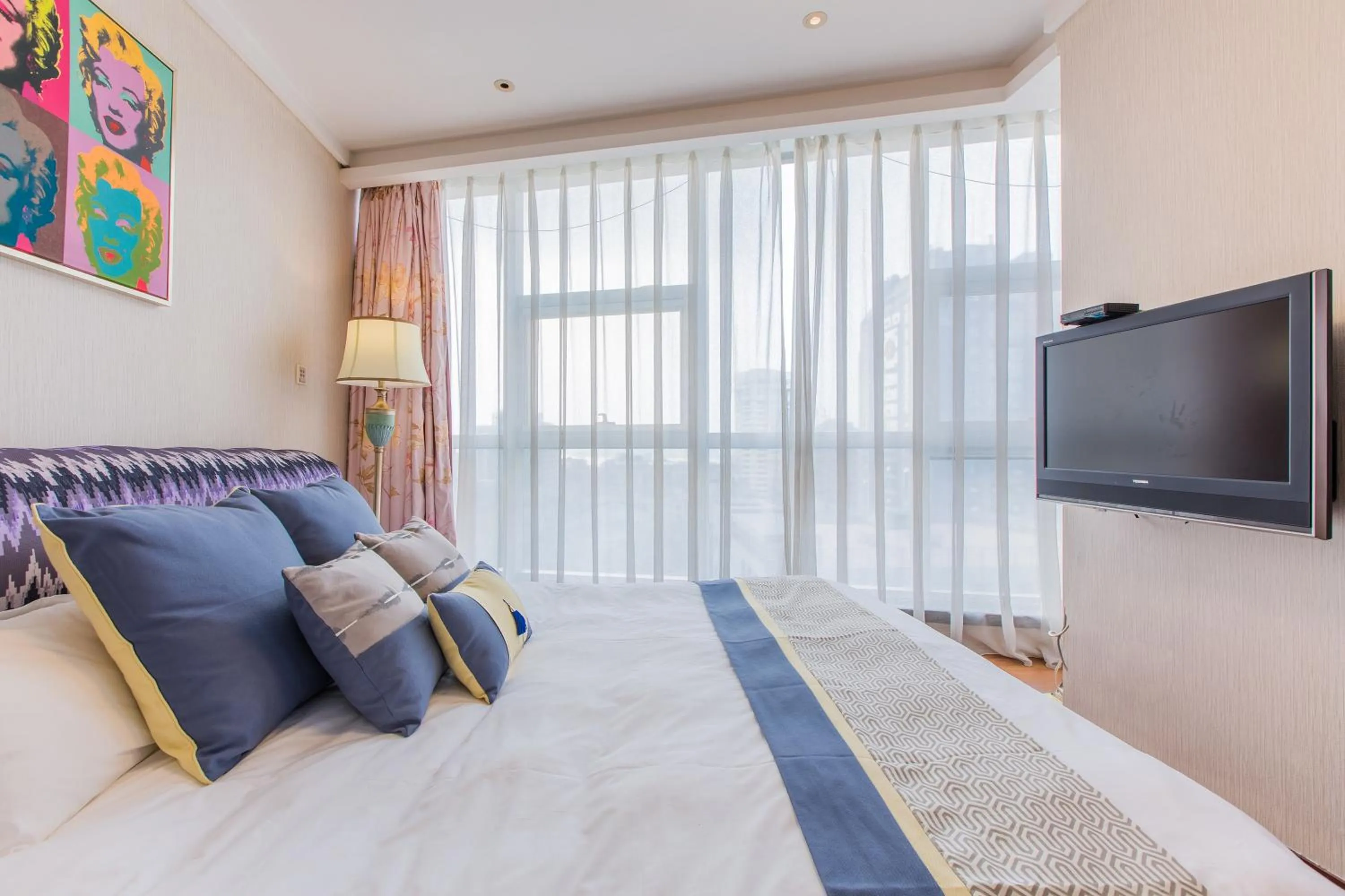 Bed in Westlake 7 Service Apartment