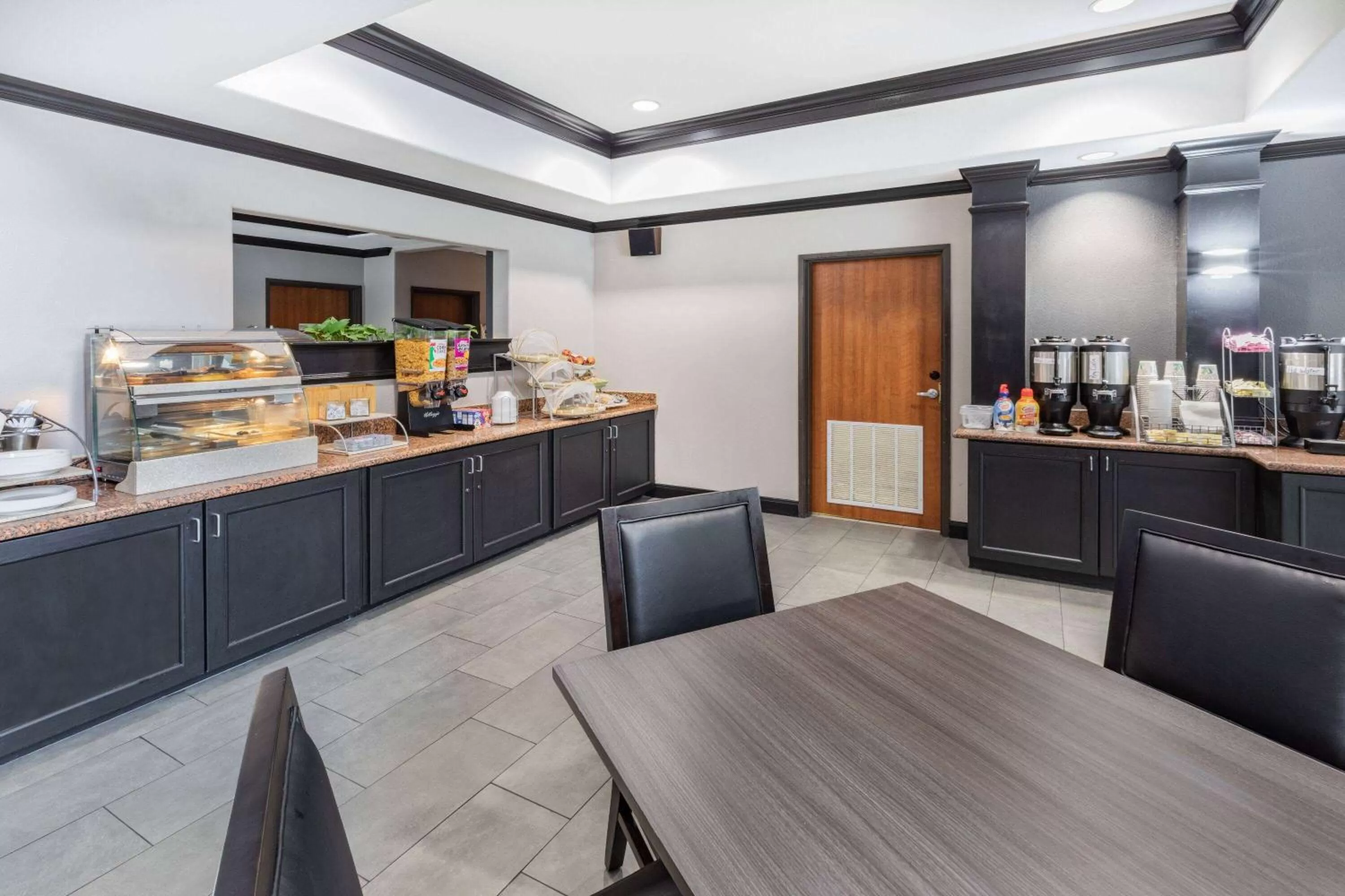 Breakfast in Wingate by Wyndham Houston Bush Intercontinental Airport