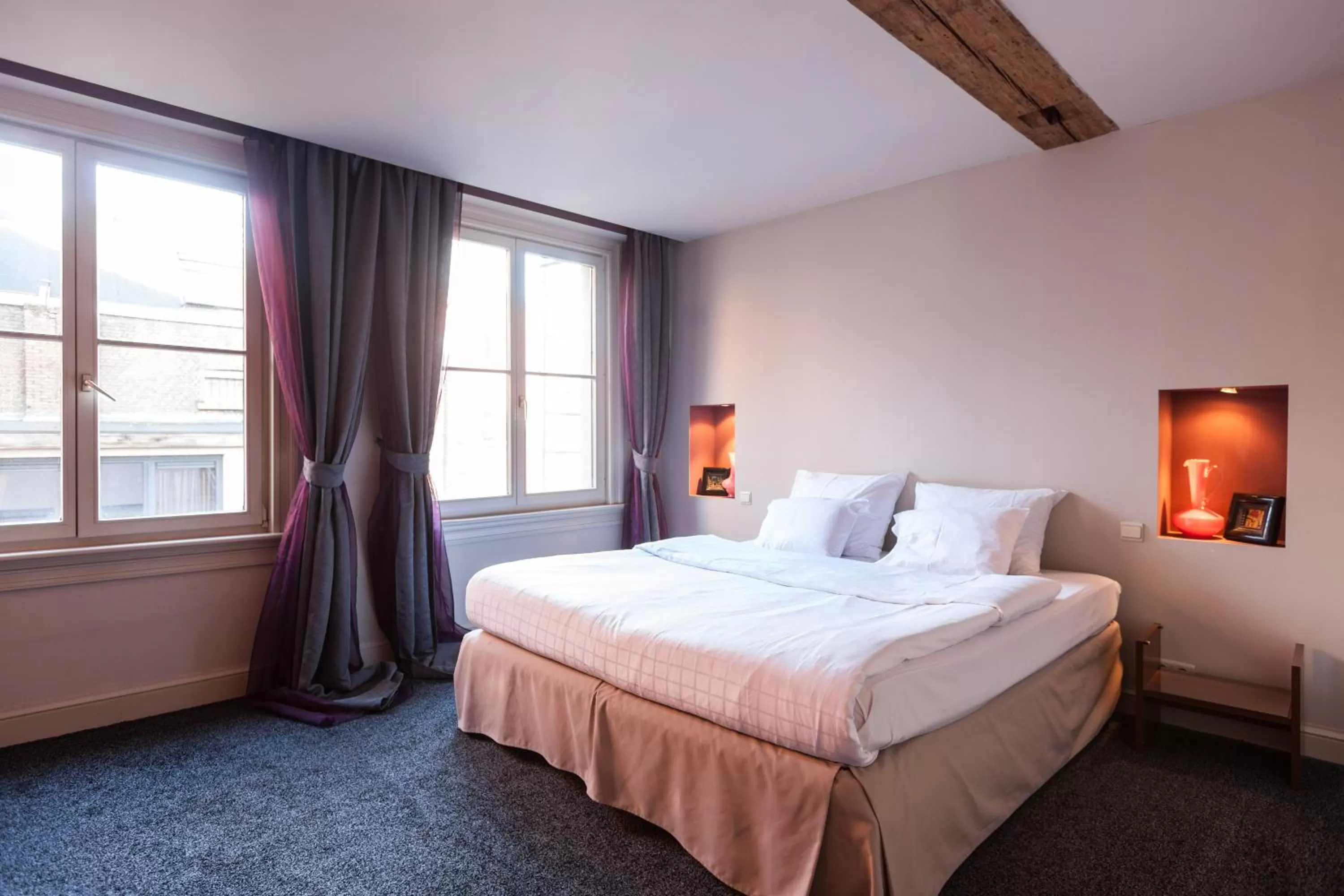 King Suite in Hotel Diamonds and Pearls