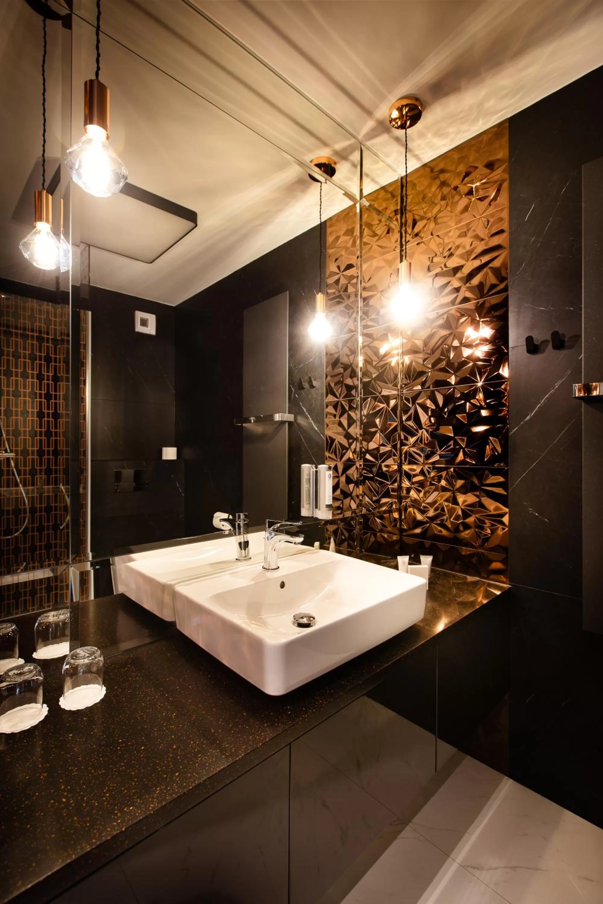 Shower in Art Boutique