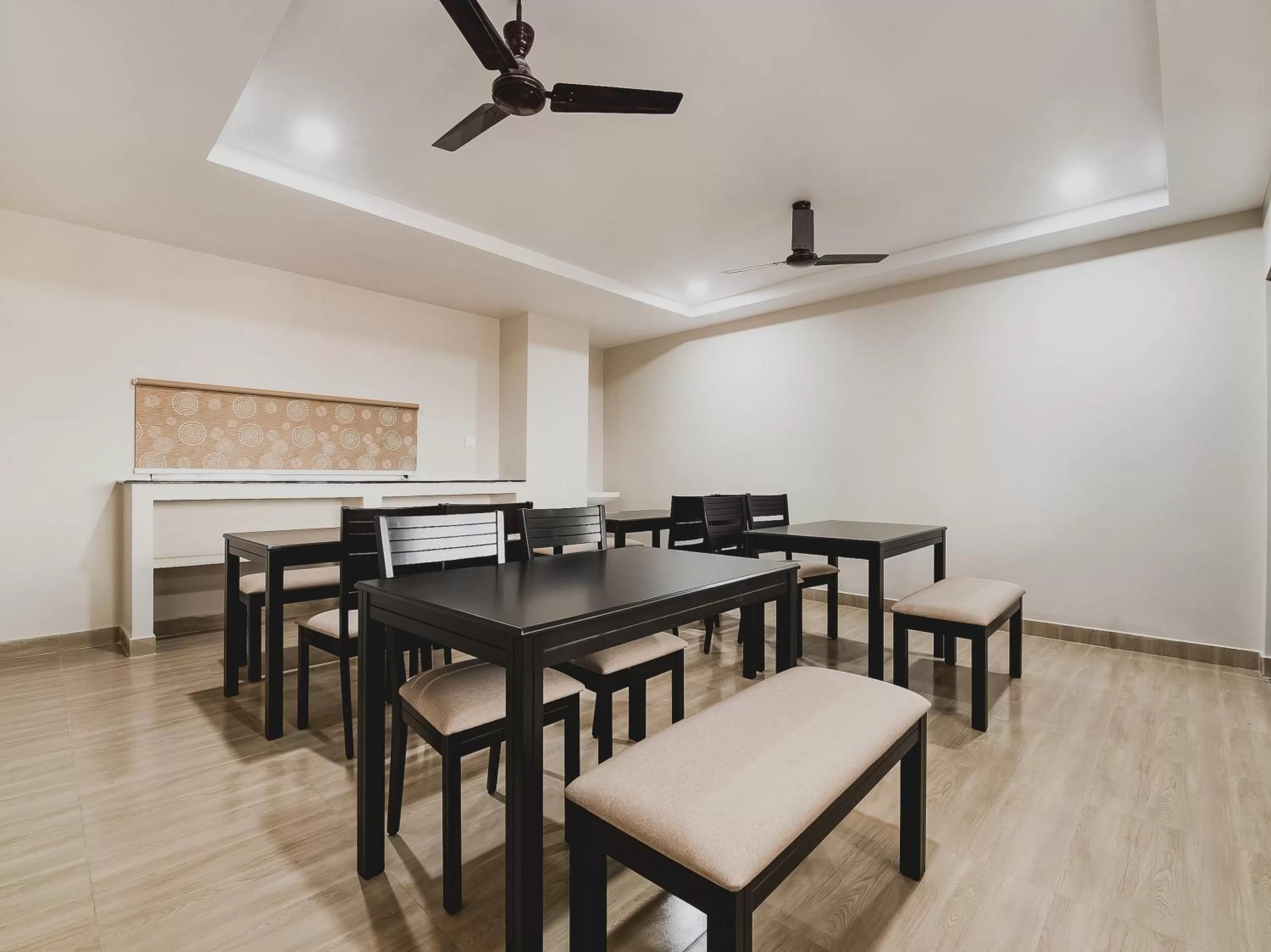 Restaurant/places to eat in Capital O Hotel Green Tree