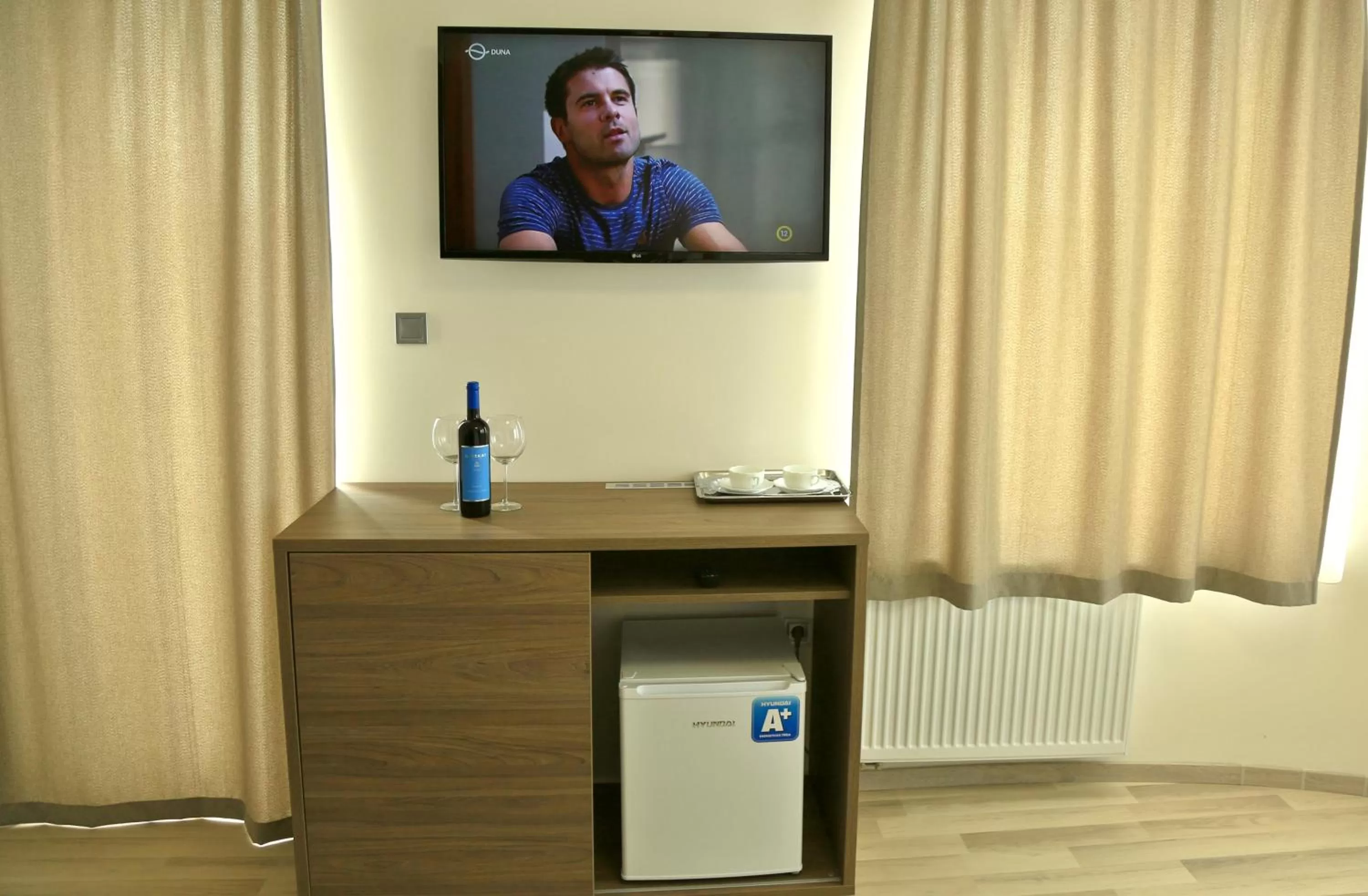 TV/Entertainment Center in Sugó Panzió