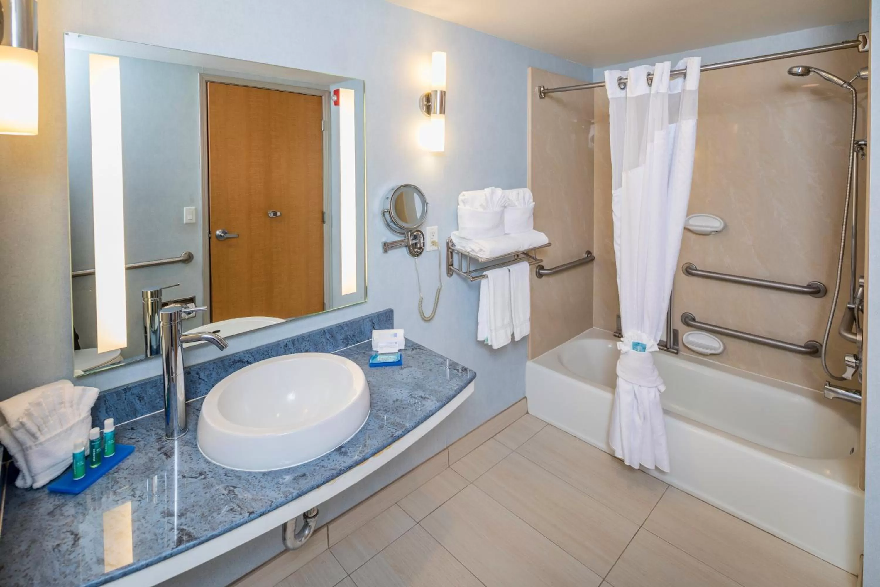 Bathroom in Holiday Inn Express Hotel & Suites Modesto-Salida by IHG