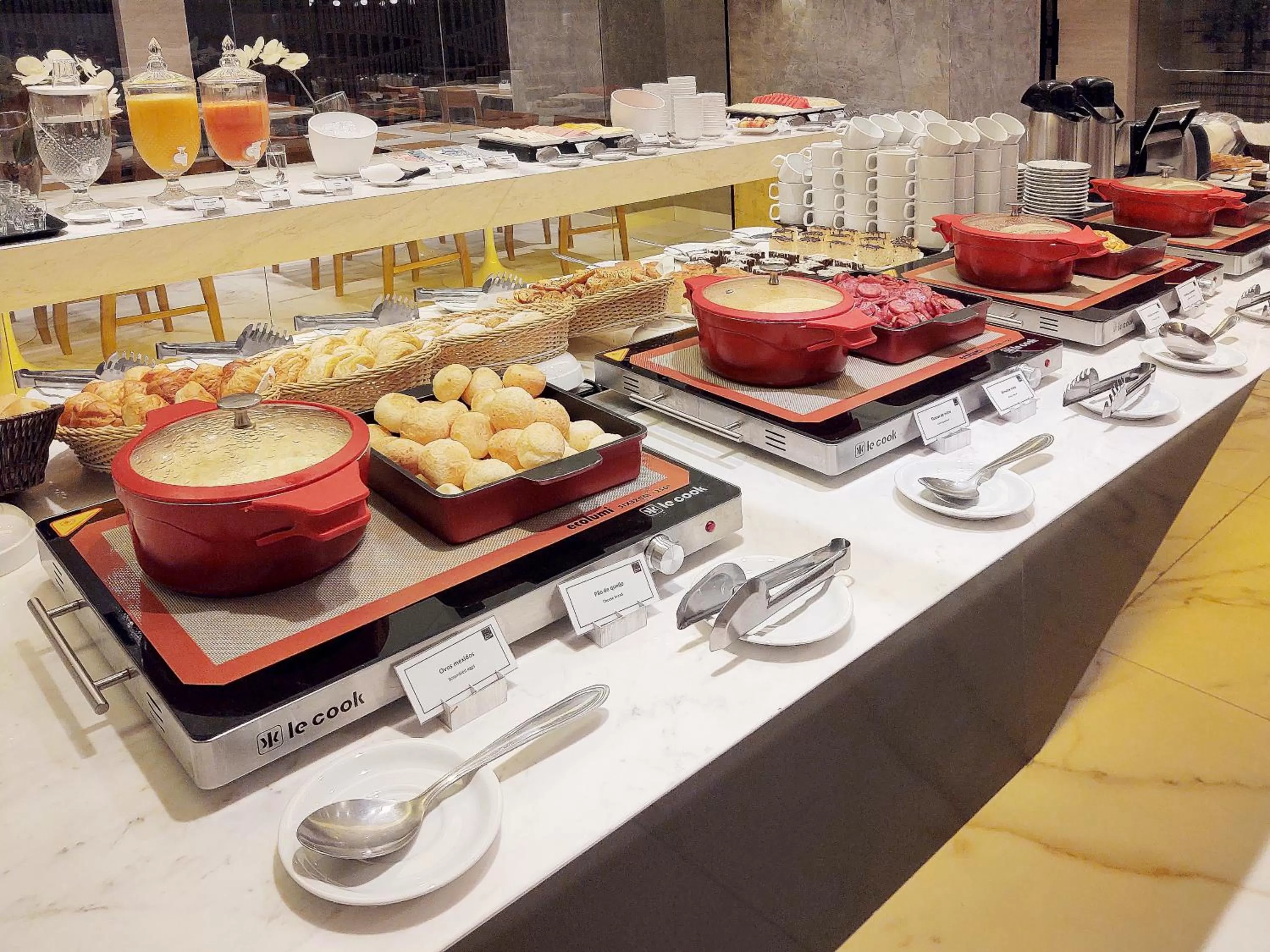 Restaurant/places to eat in Lets Idea Brasília Hotel