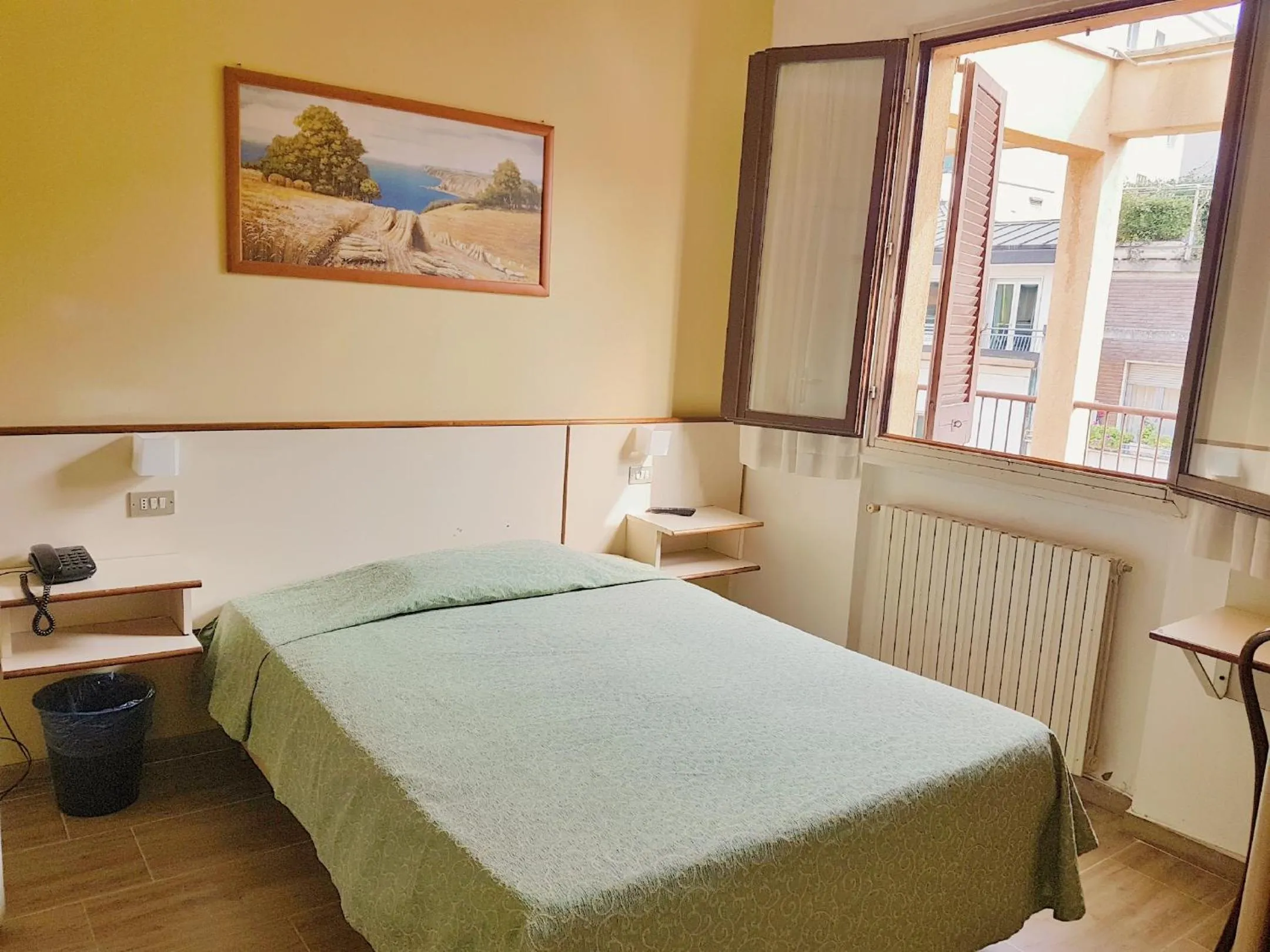 Street view, Bed in Hotel Boston