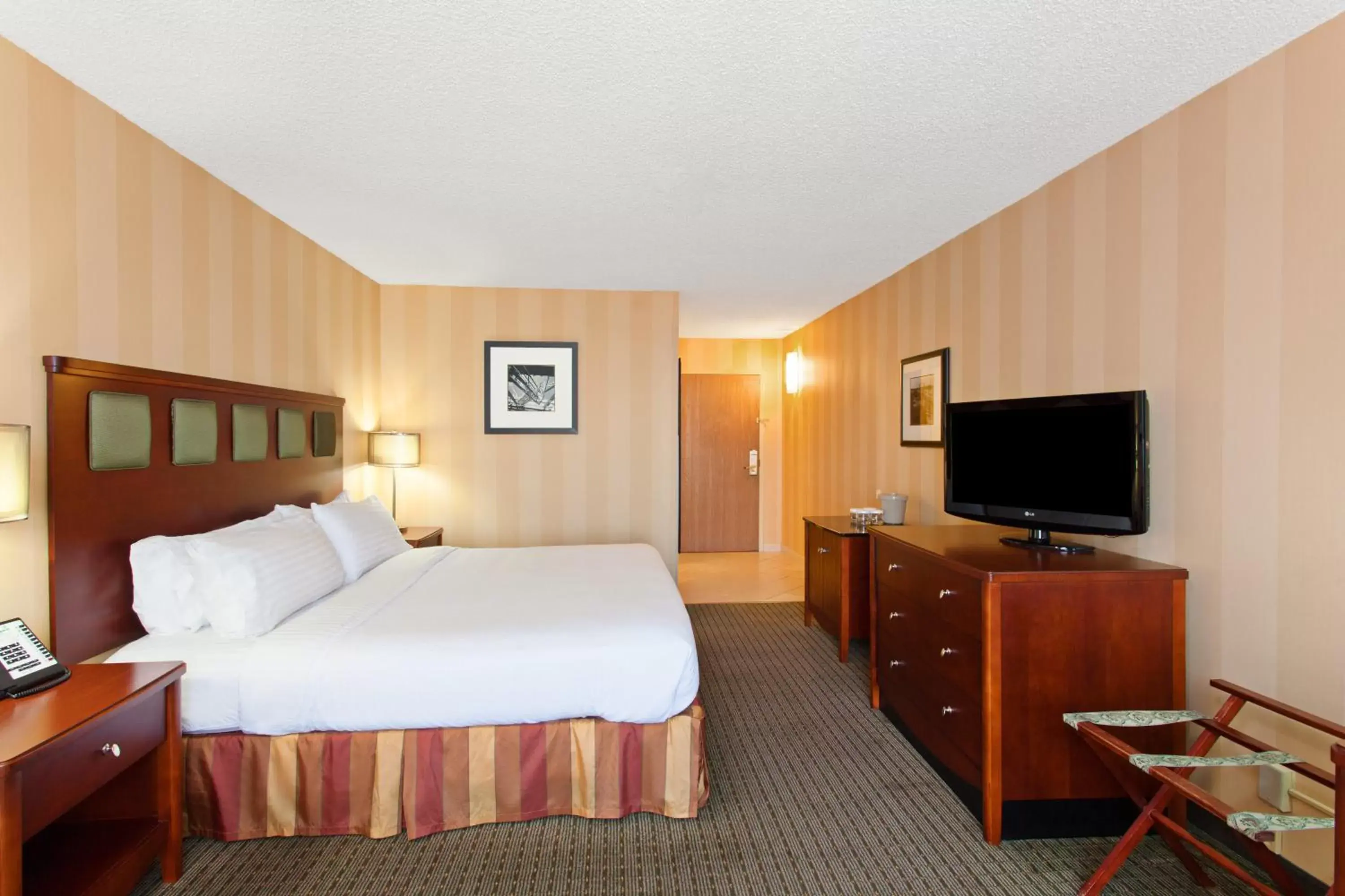 Premium King Room - High Floor in Holiday Inn Sacramento Downtown-Arena by IHG Premium King Room - High Floor in Holiday Inn Sacramento Downtown-Arena by IHG