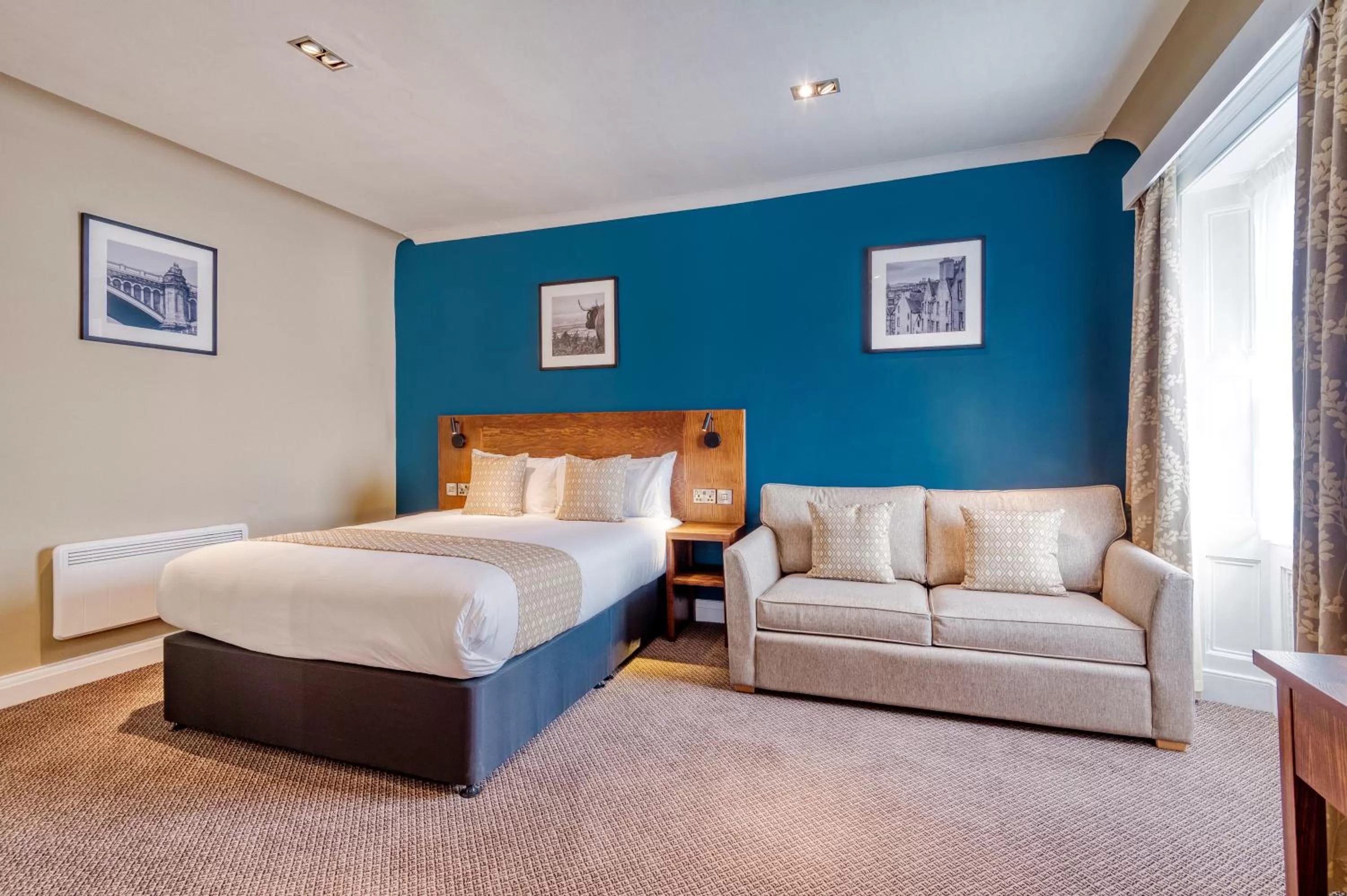 Bed in Toby Carvery Edinburgh West by Innkeeper's Collection