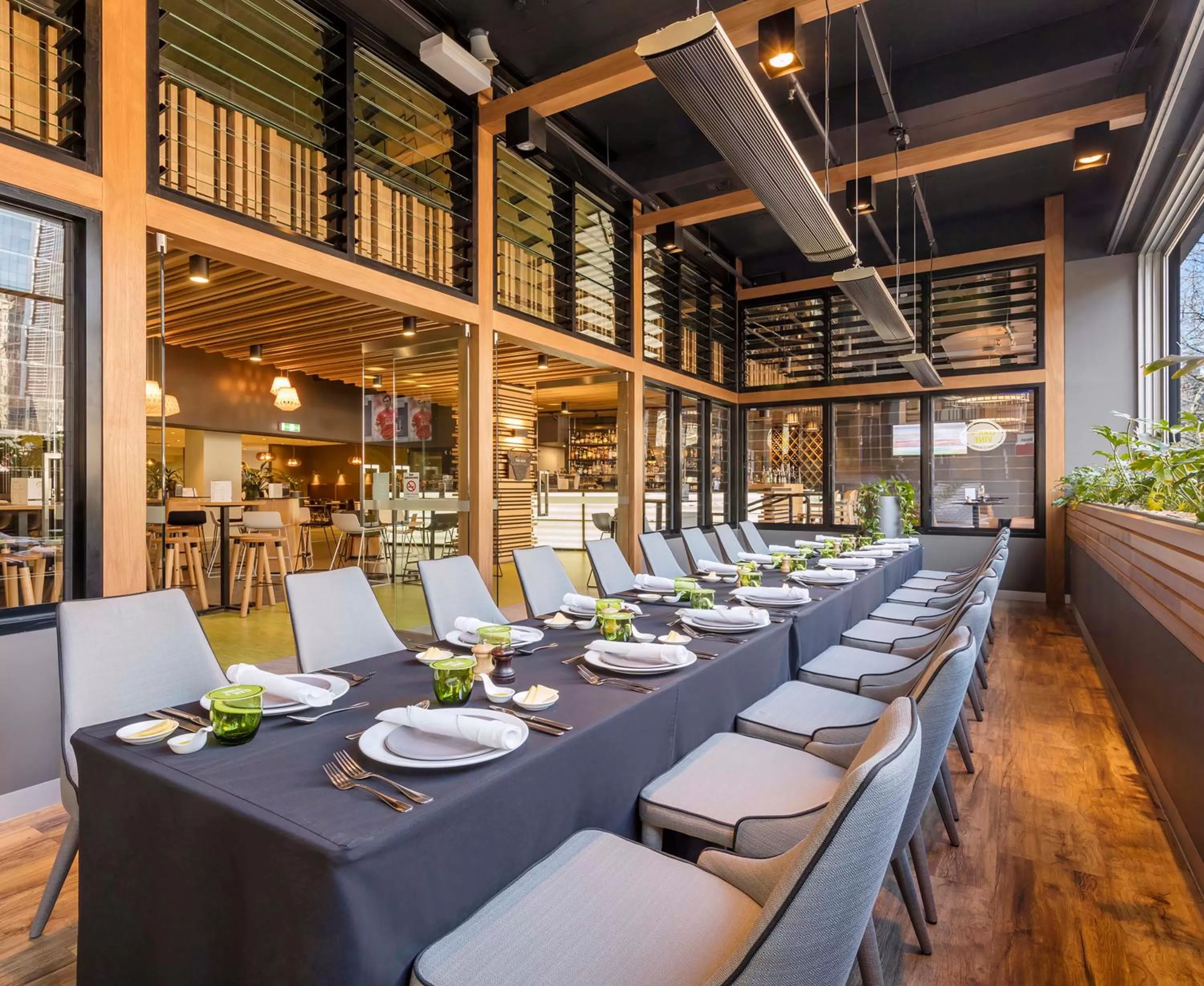 Restaurant/places to eat in Oaks Melbourne on Market Hotel