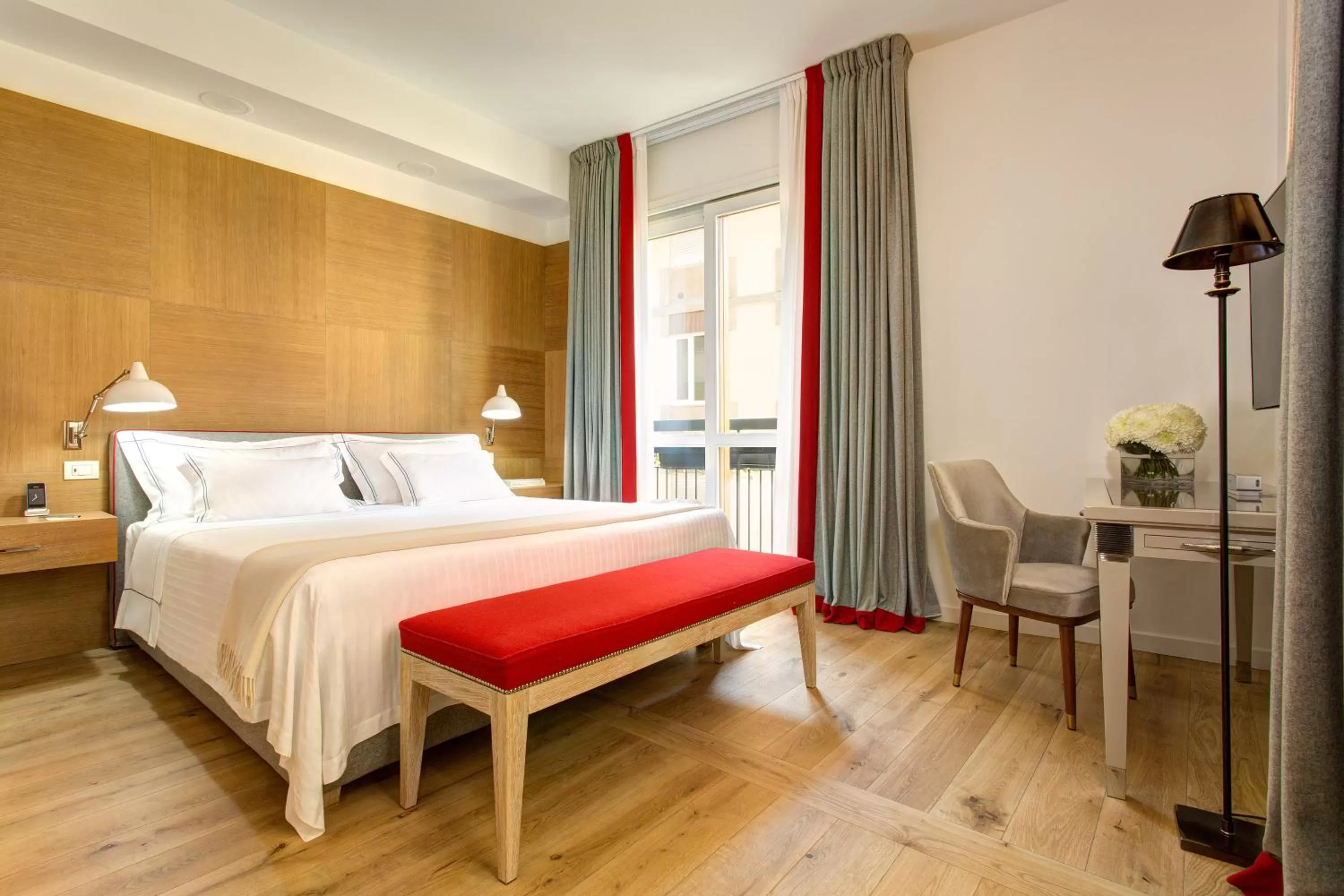 Bedroom, Bed in Hotel Lungarno - Lungarno Collection