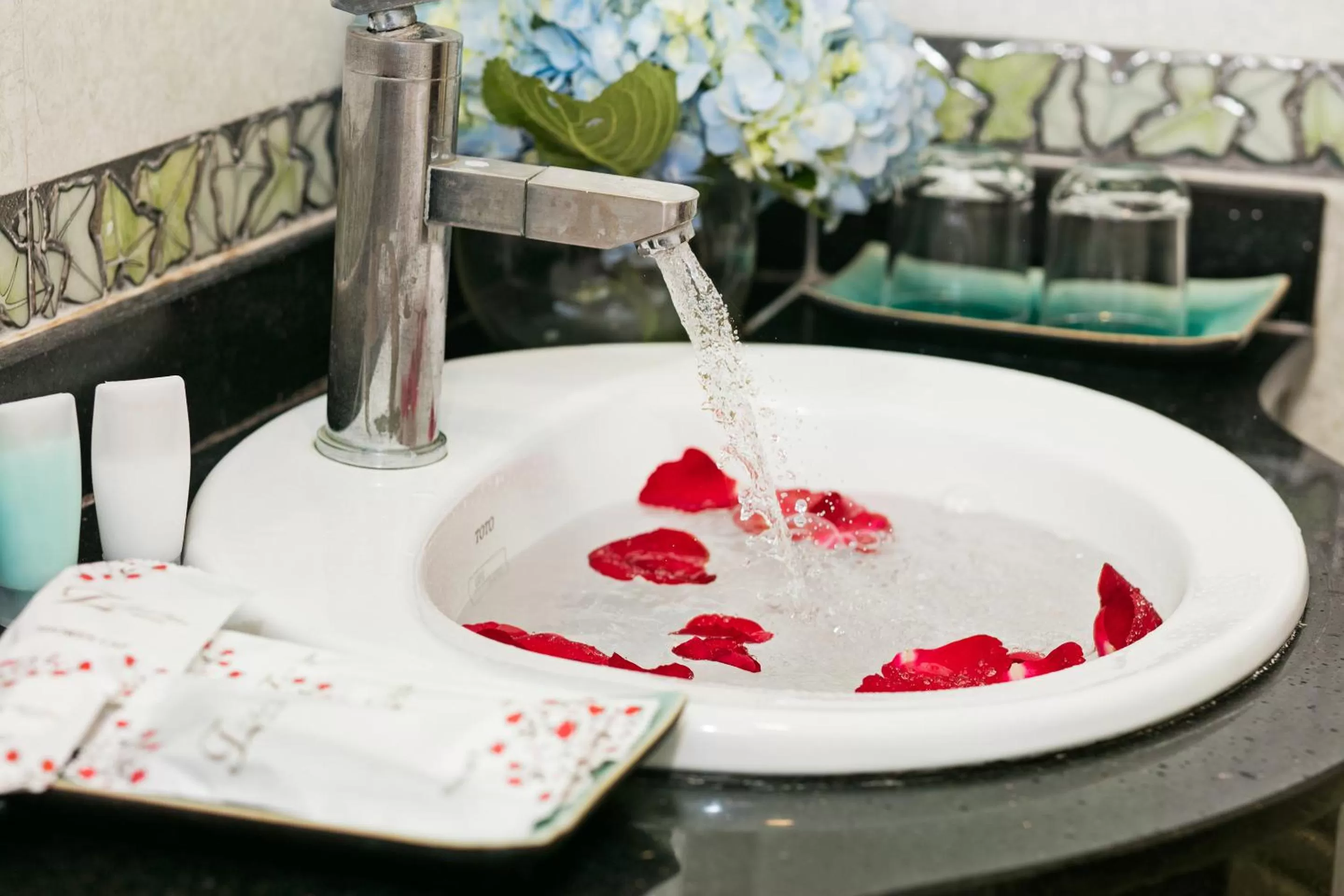 Shower in Diamond Legend Hotel