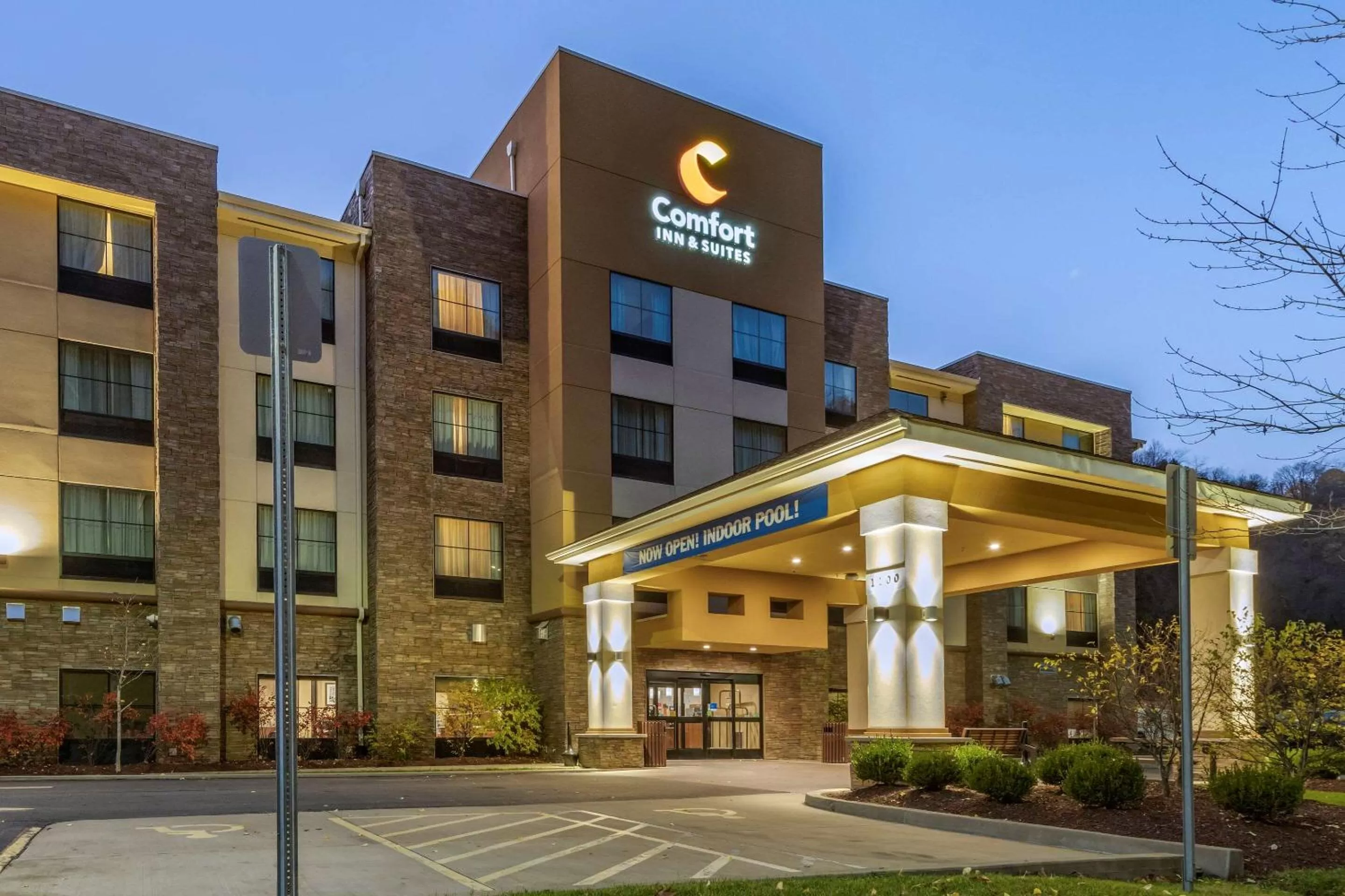 Property building in Comfort Inn & Suites Pittsburgh South