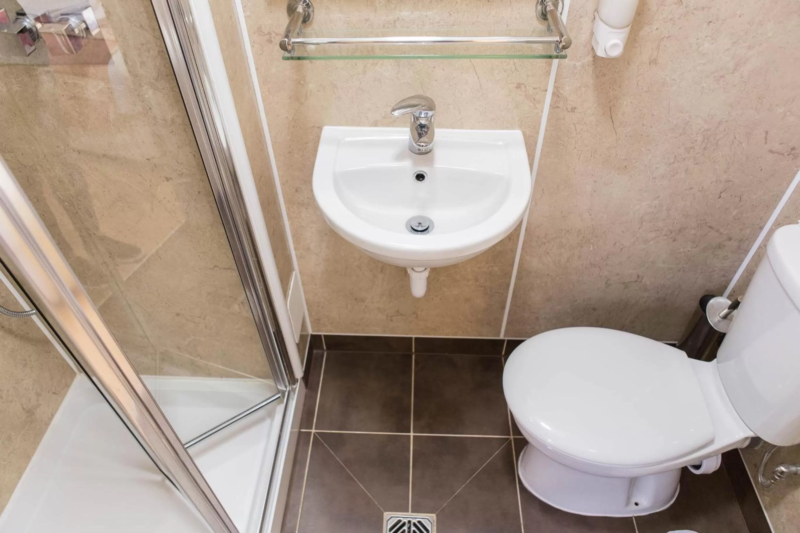 Shower in Shakespeare Hotel