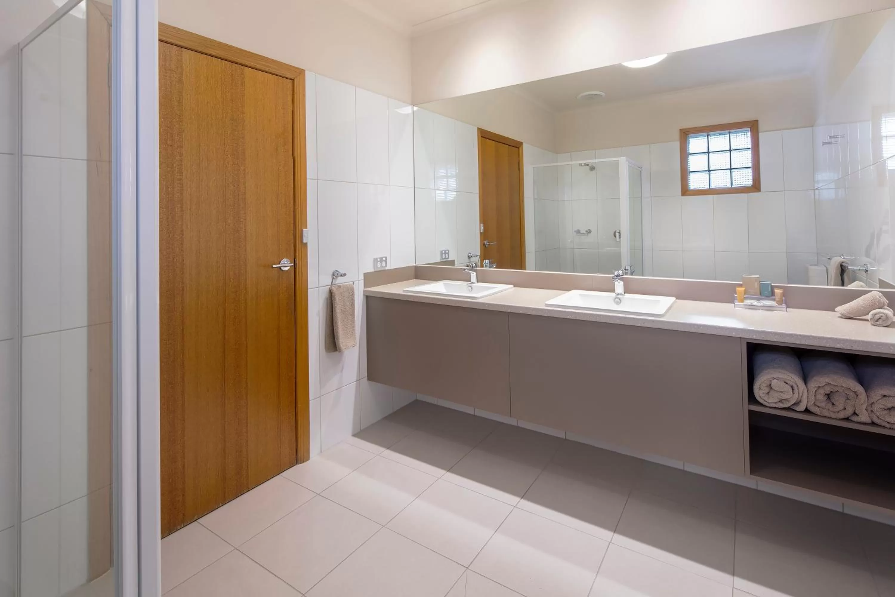 Shower in Julie-Anna, Bendigo