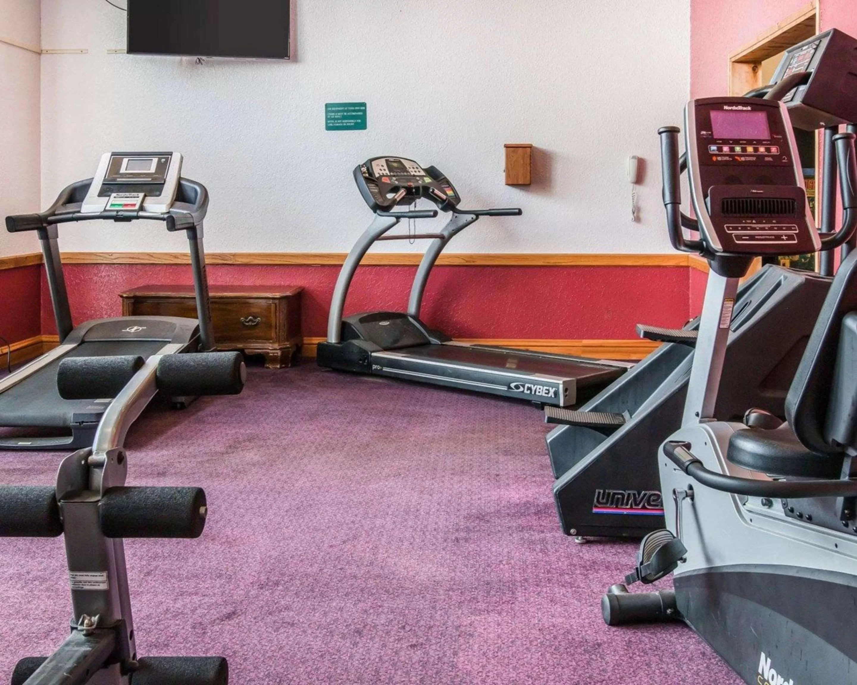 Fitness centre/facilities in Clarion Hotel Mackinaw City Beachfront