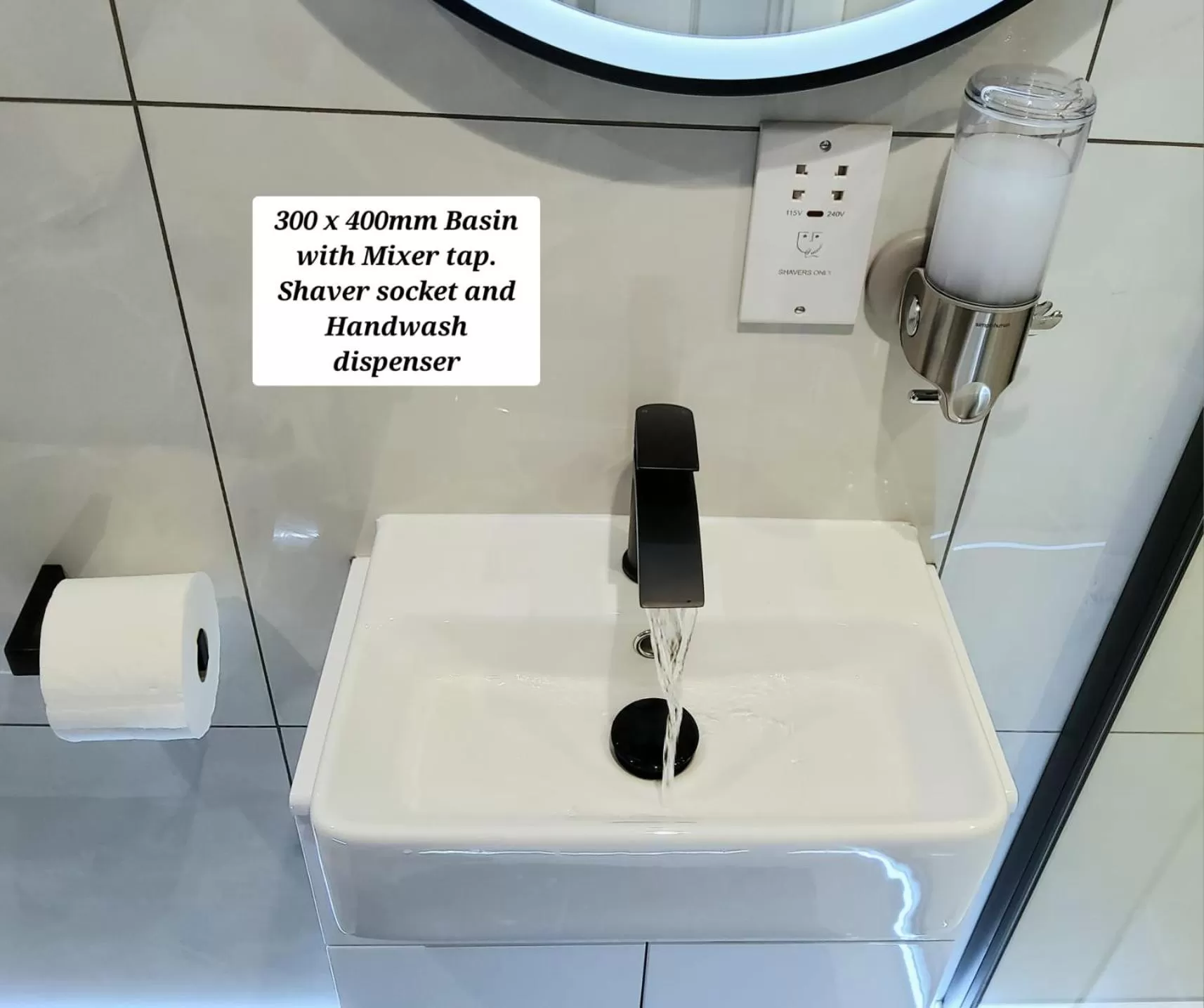 Bathroom in Double Bedroom w Ensuite Bathroom Near Grand Union Canal for Family and Friends