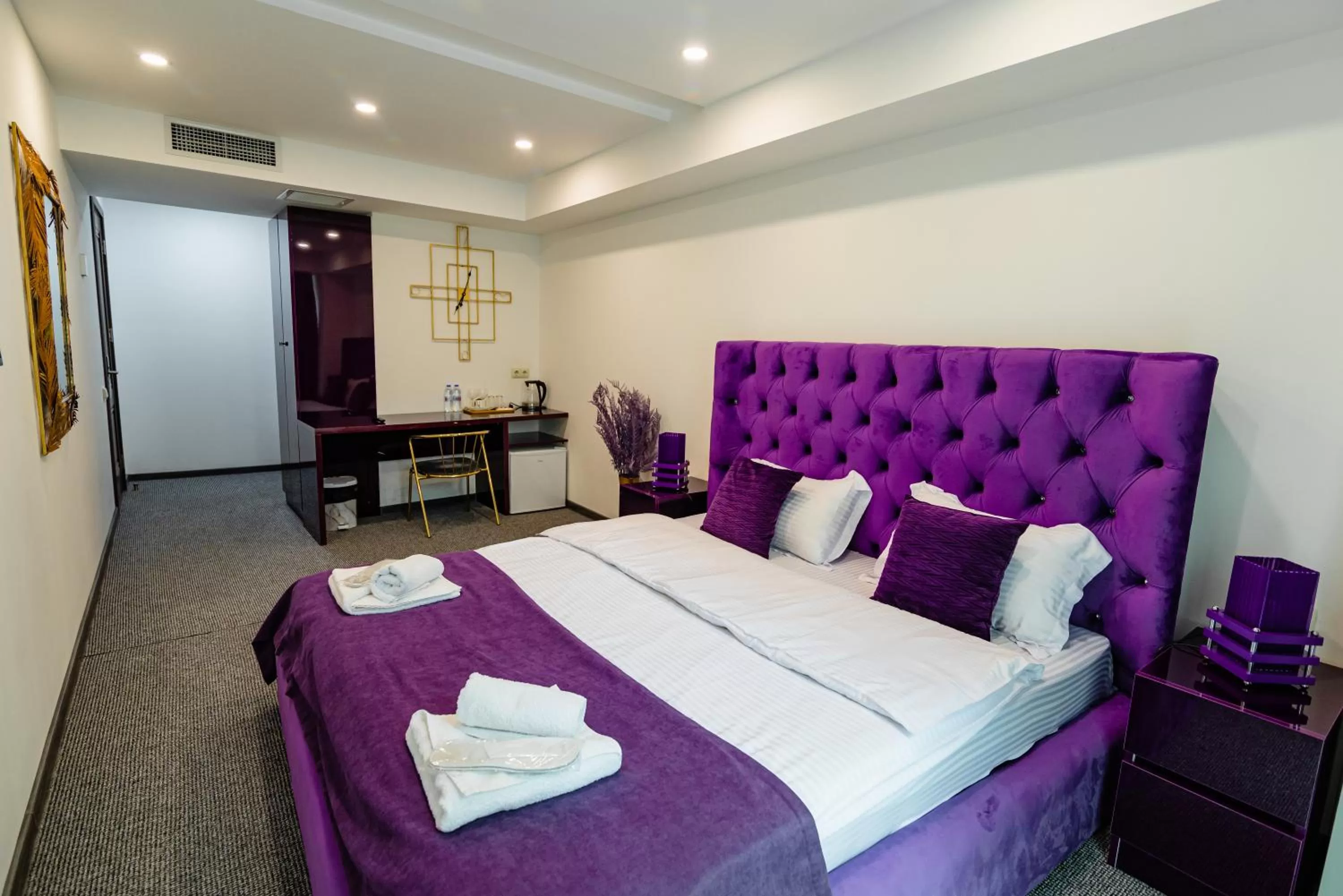 Bed in Royal Plaza Hotel