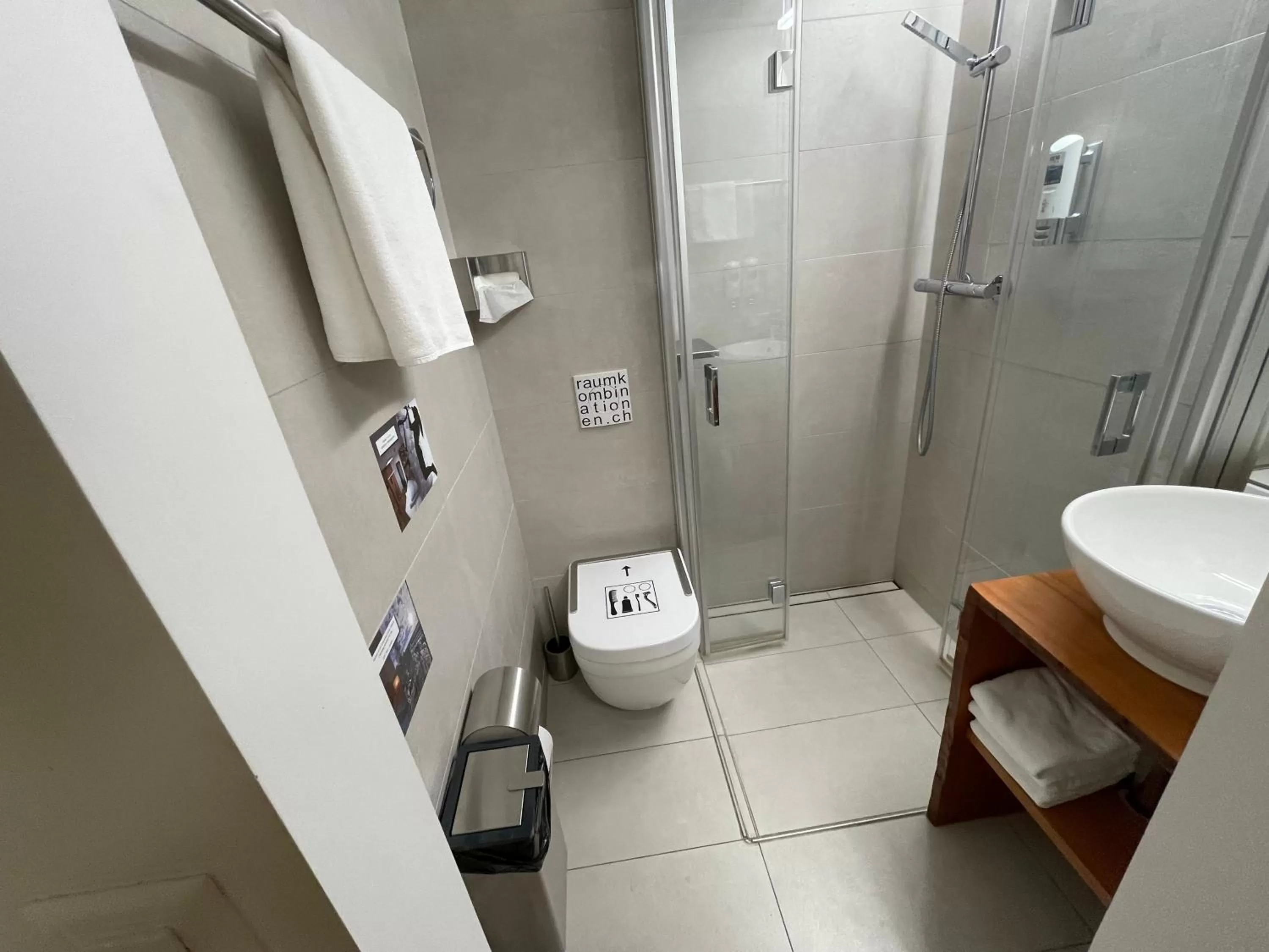 Shower in Boutique Hotel BS16 before Bern City Parking gratis