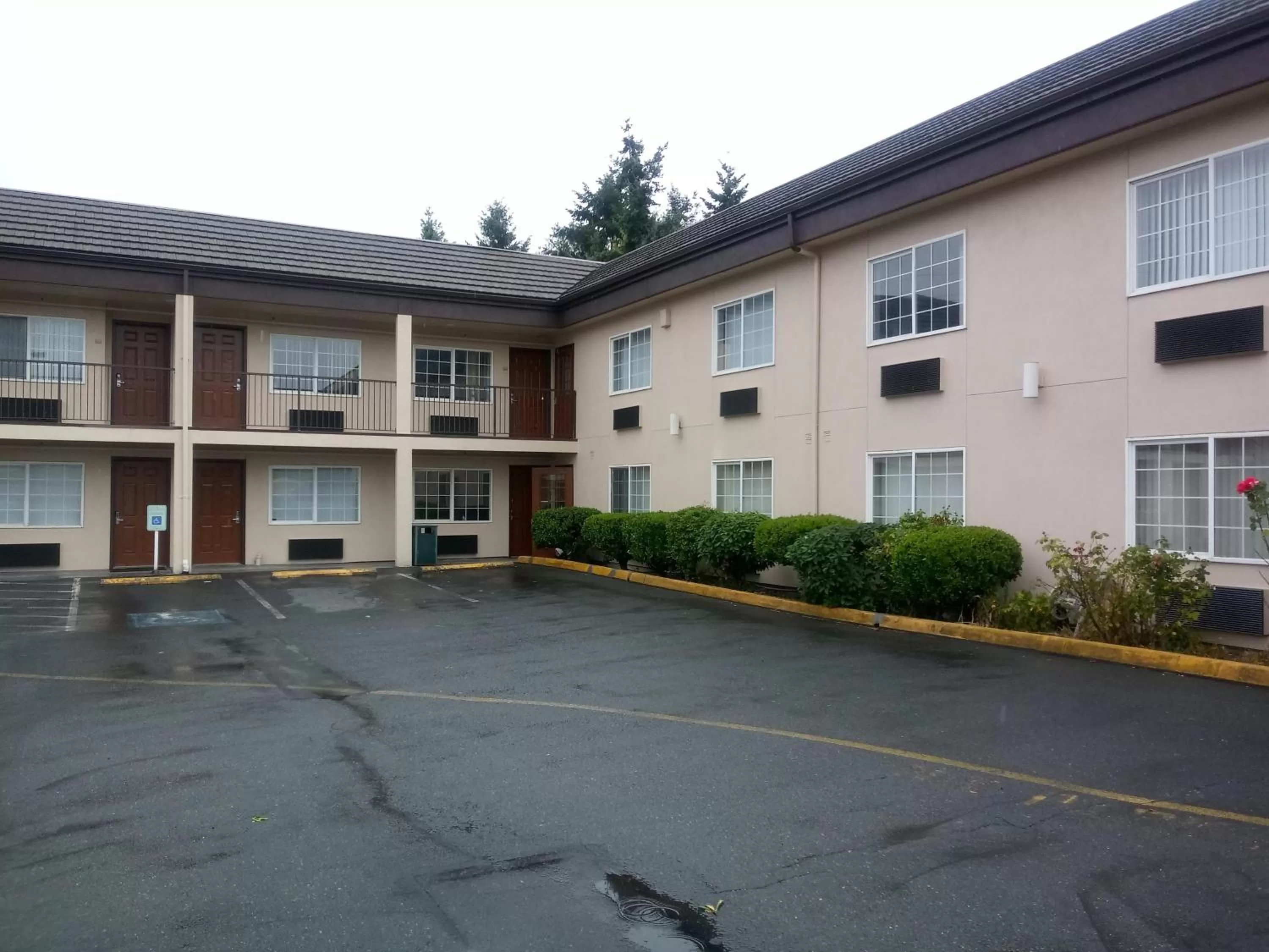 Property building in Super 8 by Wyndham Lynnwood