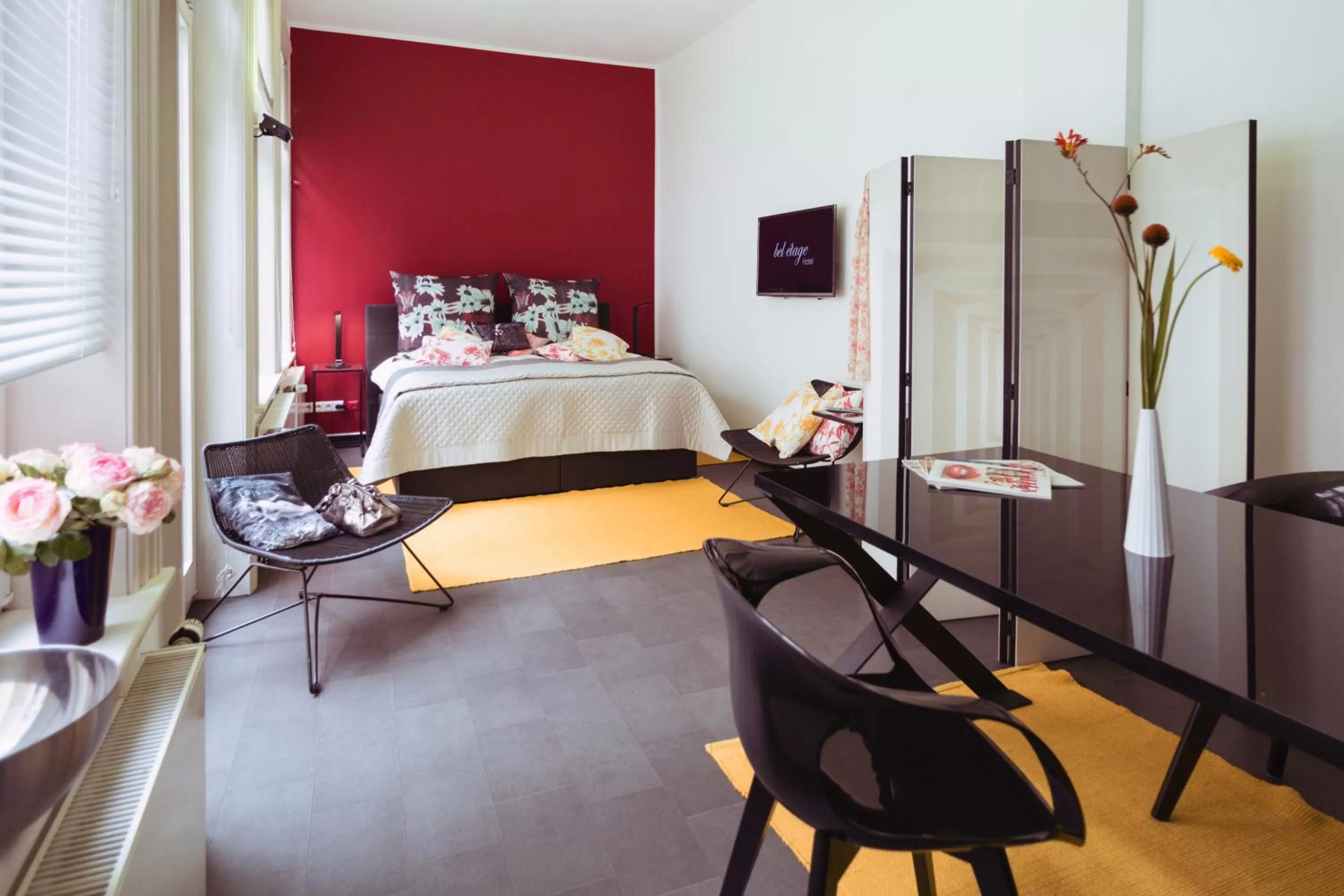 Photo of the whole room, Bed in Central Hotel bel étage