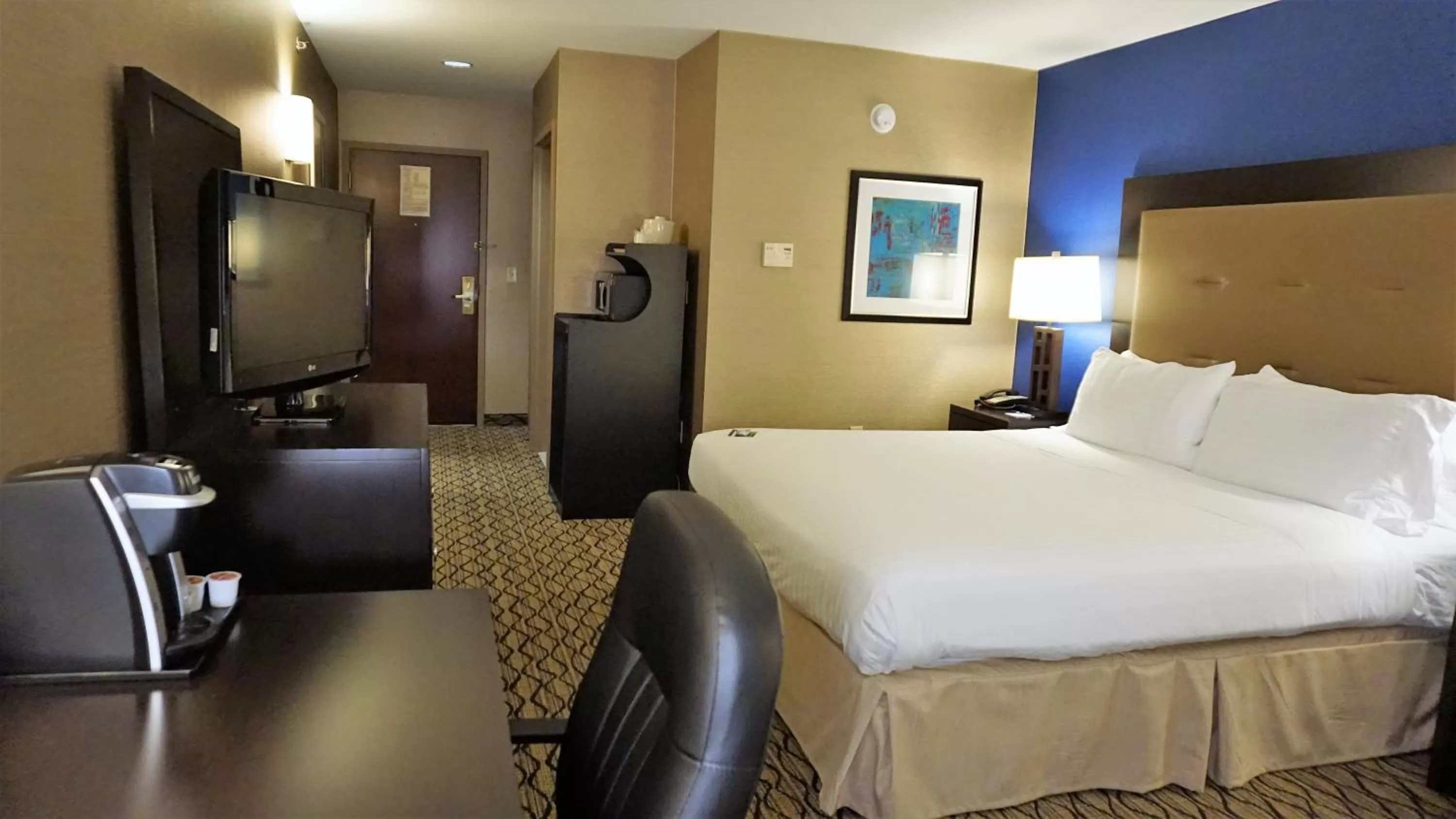 Photo of the whole room, Bed in Holiday Inn Express & Suites Gibson by IHG