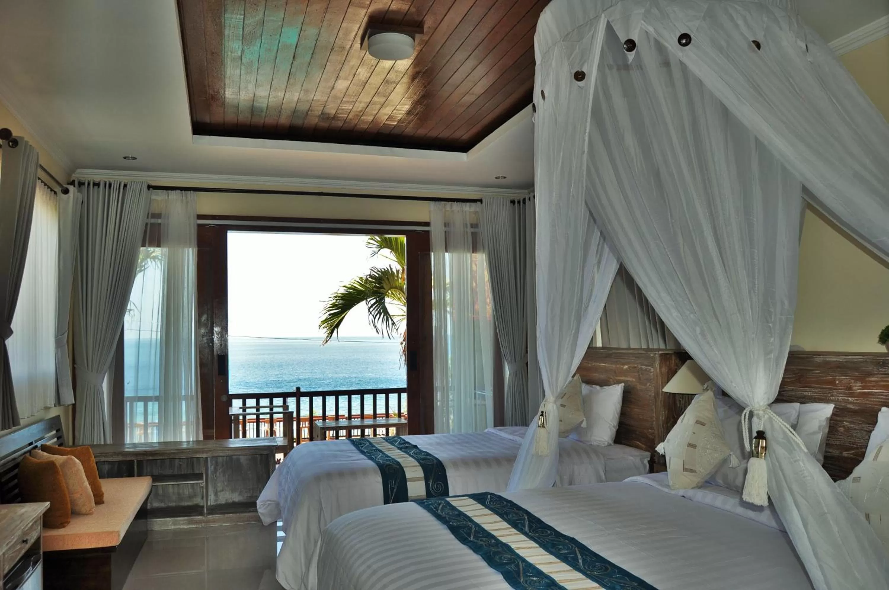 Bedroom, Bed in Ocean Terrace Suite And Spa Luxury