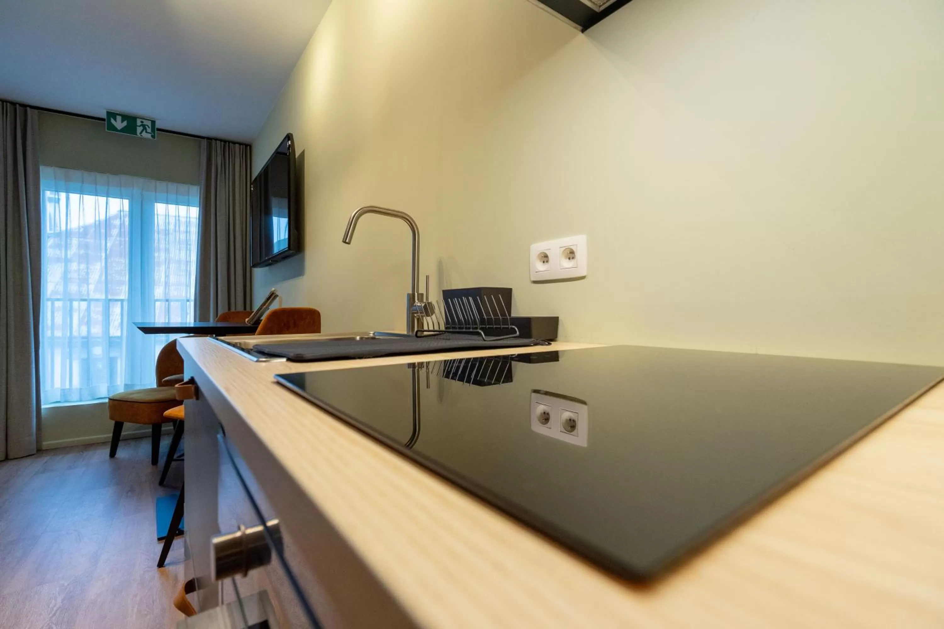 Kitchen or kitchenette in Appart hôtel En Ville