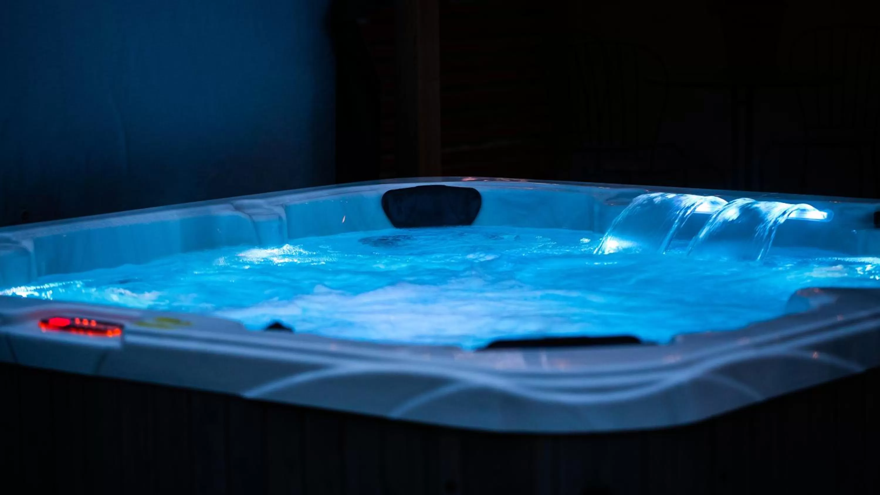 Hot Tub, Swimming Pool in Ölands Yoga Studio & Islandshästar, Stugor & Rum