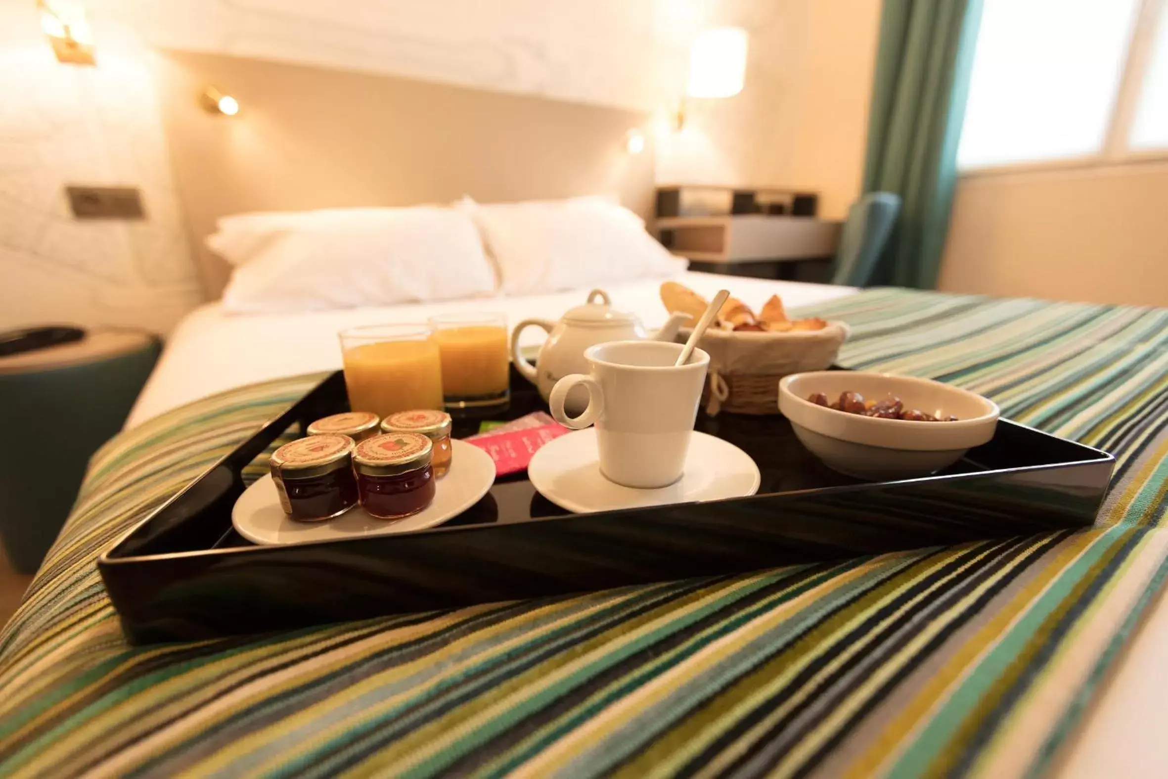 Deluxe Double Room in Hotel Montbriand Antony - Ancien Alixia Deluxe Double Room in Hotel Montbriand Antony - Ancien Alixia