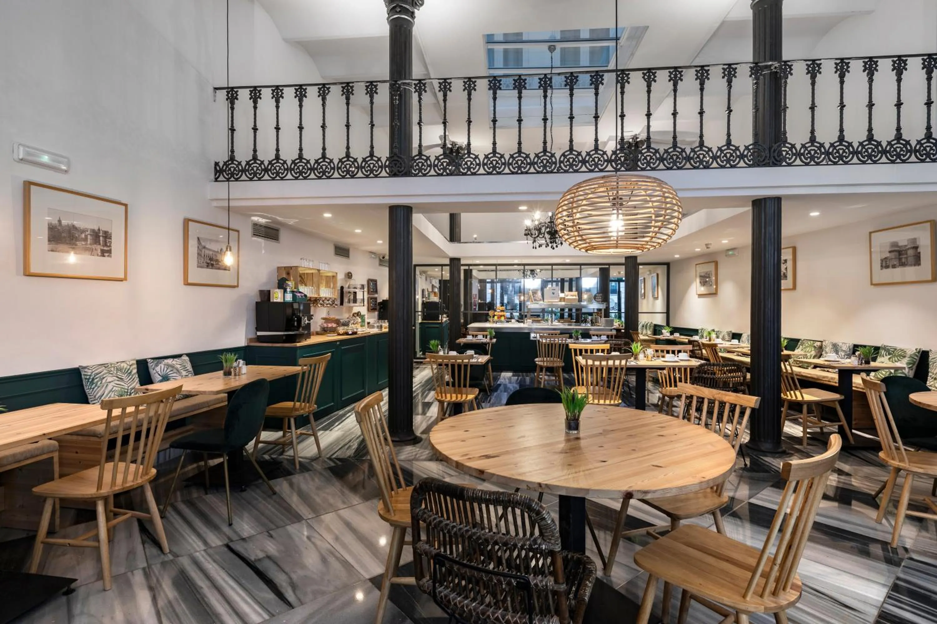 Lobby or reception in Petit Palace Plaza de la Reina