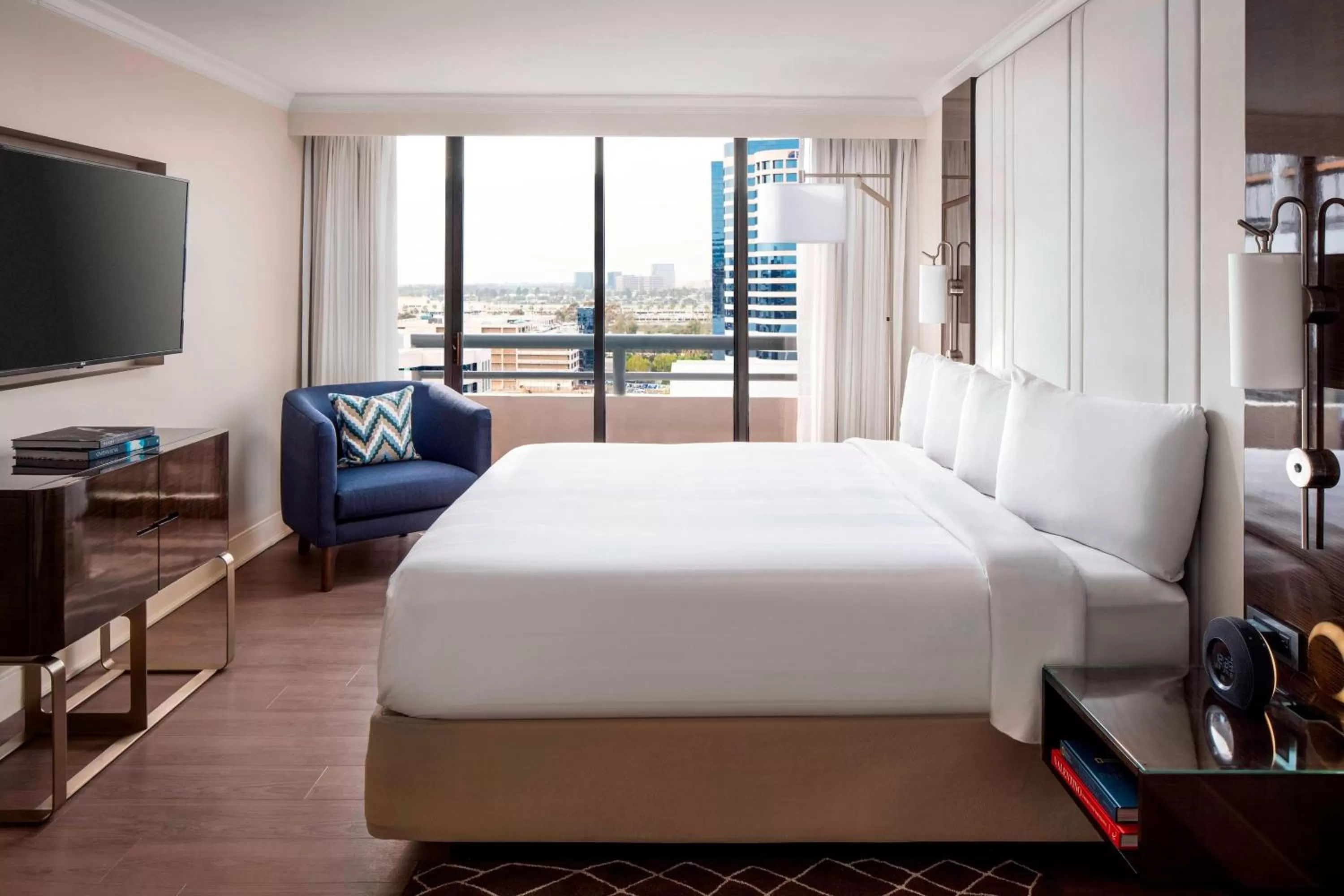 Bedroom, Bed in Irvine Marriott